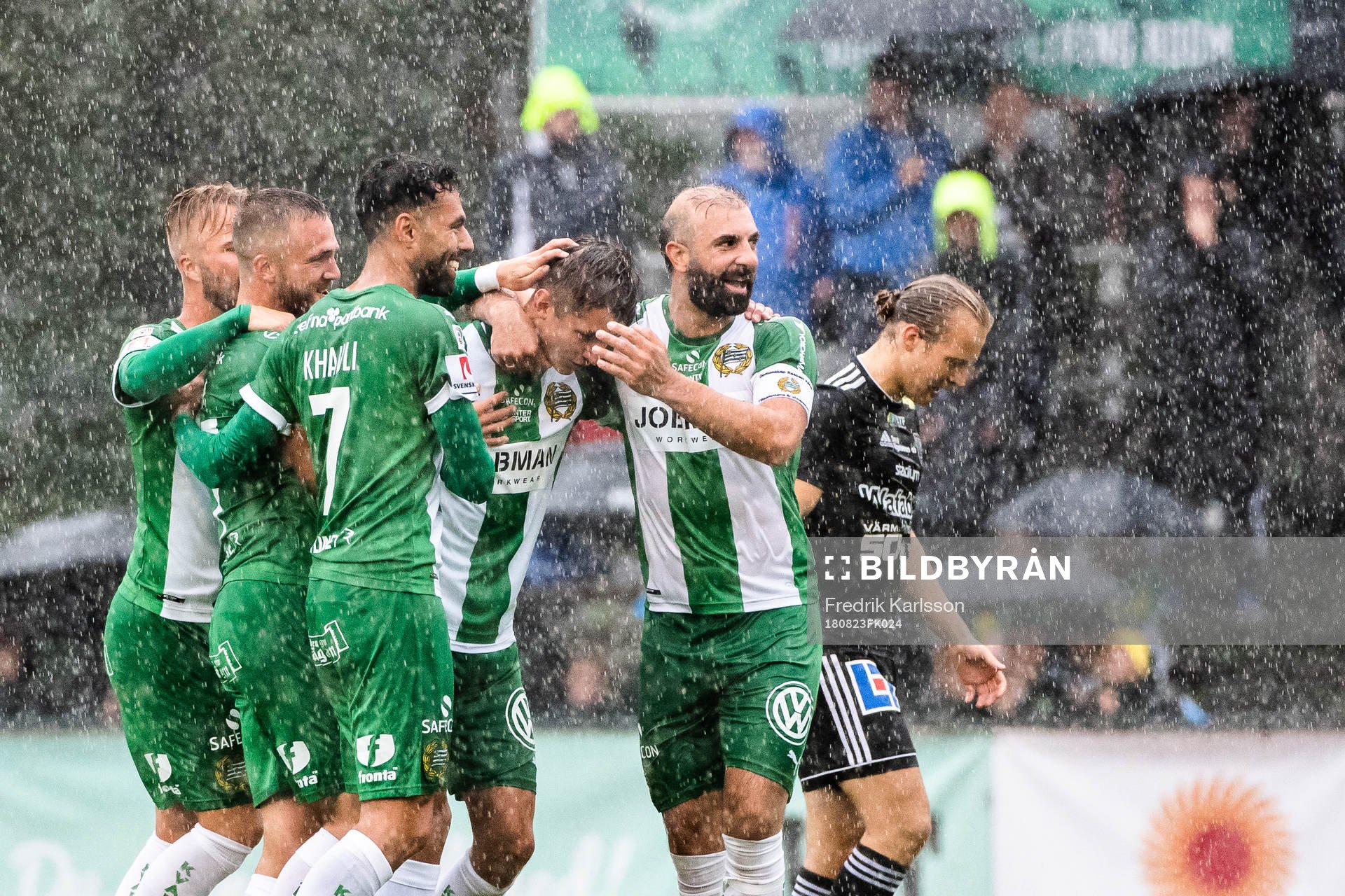 Hammarbys Imad Khalili, Leo Bengtsson och Kennedy Bakircioglu jublar efter Leo gjort 0-1 under fotbollsmatchen i svenska cupen  mellan Carlstad United och Hammarby den 23 augusti 2018 i Karlstad.