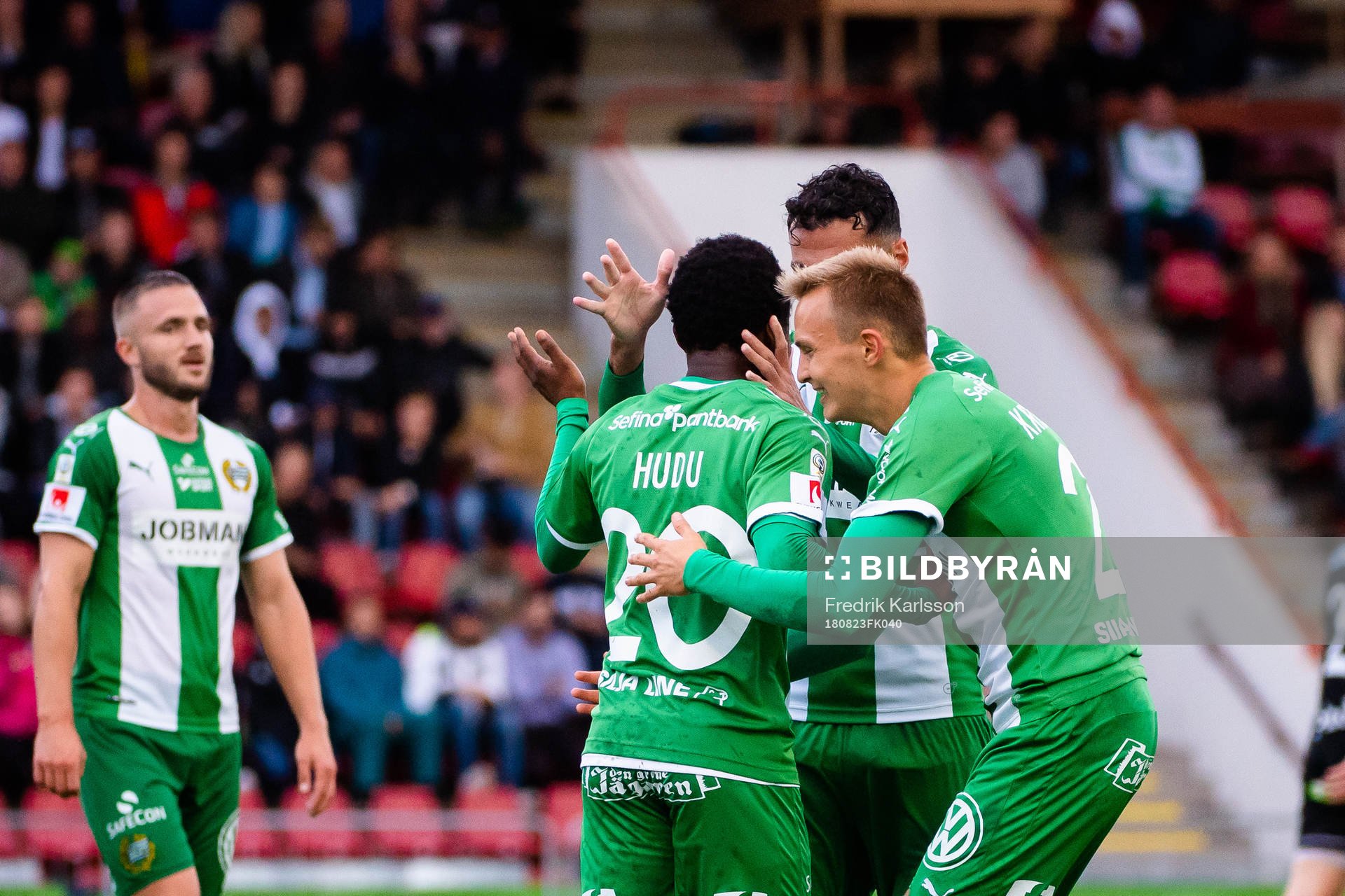 Hammarbys spelare jublar efter Abdul-Halik Hudu gjort 0-3 under fotbollsmatchen i svenska cupen mellan Carlstad United och Hammarby den 23 augusti 2018 i Karlstad.