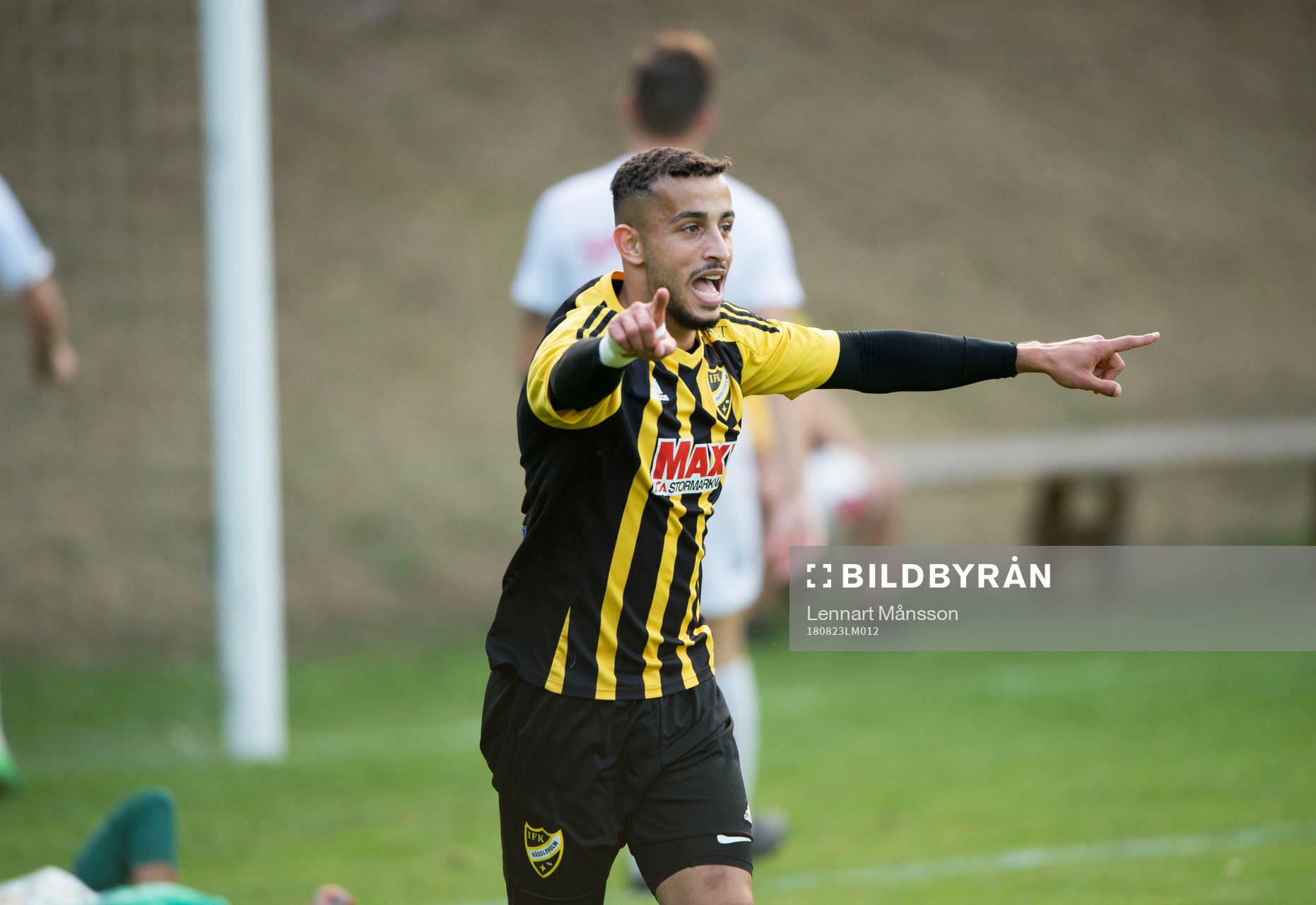 IFK Hässleholms Mohammed Hamdan har gjort mål och jublar