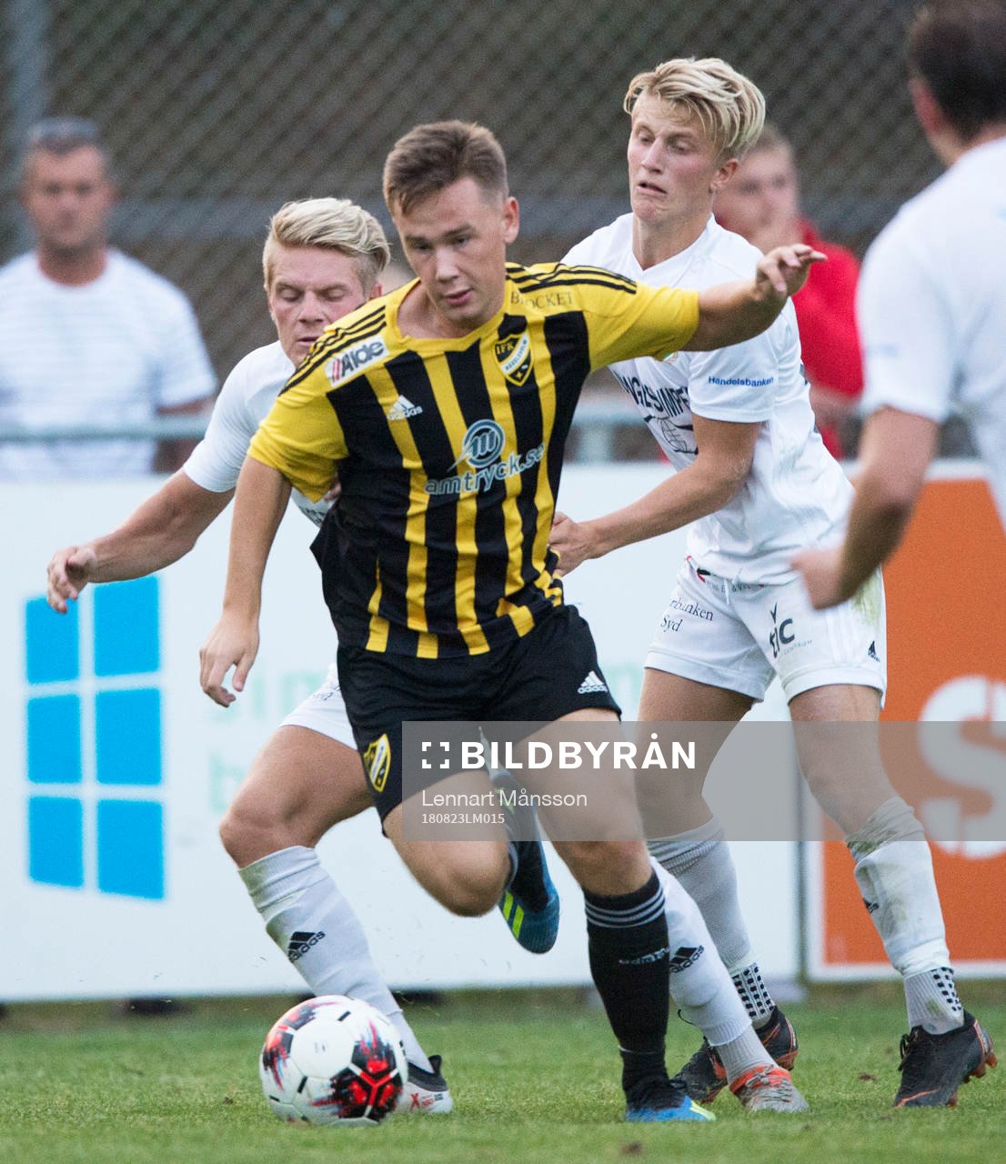 IFK Hässleholms Theo Ekström i matchen i division 2