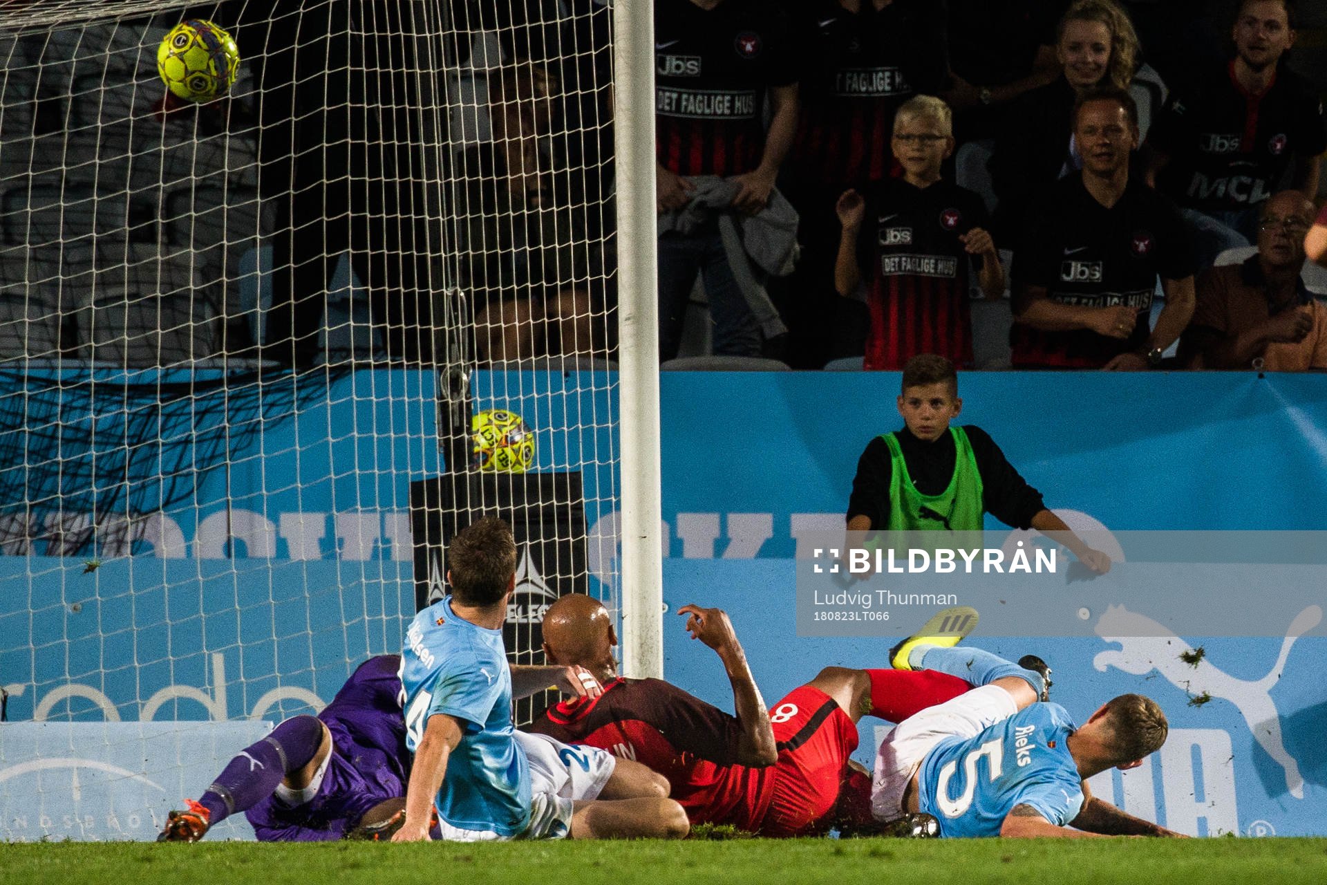 Ayo Simon Okosun of Midtjylland scores the 2-2 goal behind