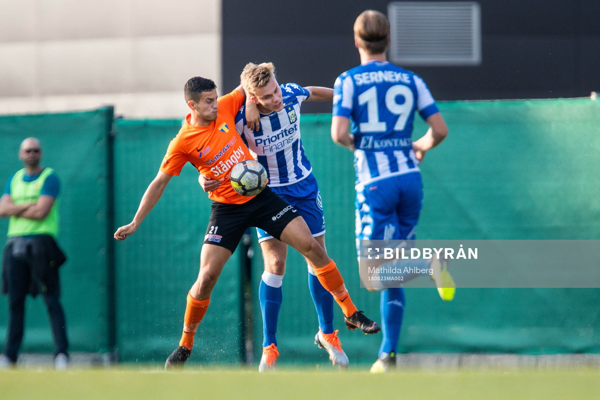 Torns Astrit Seljmani och IFK Göteborgs Marcus Degerlund under fotbollsmatchen i Svenska cupen mellan Torn och IFK Göteborg den 23 augusti 2018 i Lund.