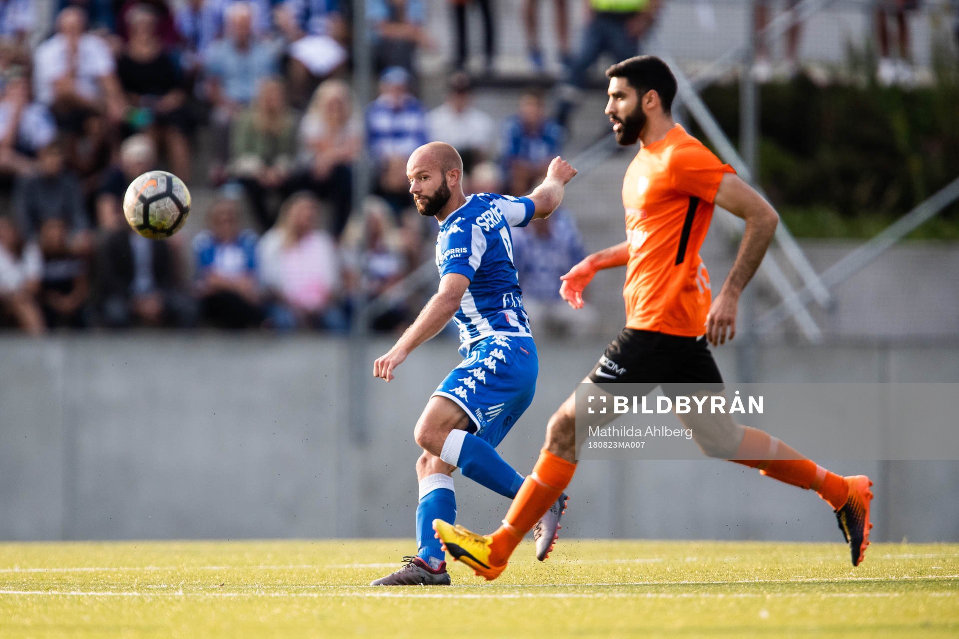 IFK Göteborgs Robin Söder och Torns Mouhammed-Ali Dhaini under fotbollsmatchen i Svenska cupen mellan Torn och IFK Göteborg den 23 augusti 2018 i Lund.