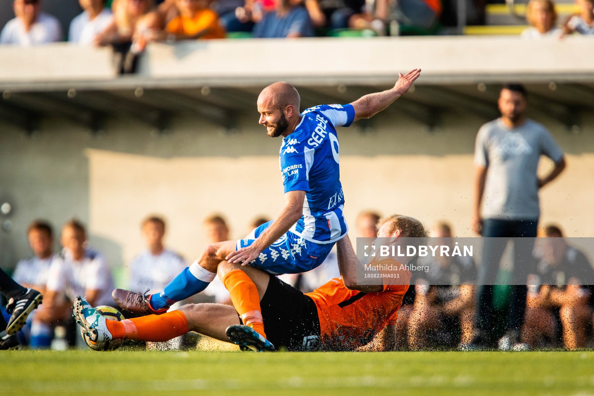 IFK Göteborgs Robin Söder och Torns Christopher Nilsson under fotbollsmatchen i Svenska cupen mellan Torn och IFK Göteborg den 23 augusti 2018 i Lund.