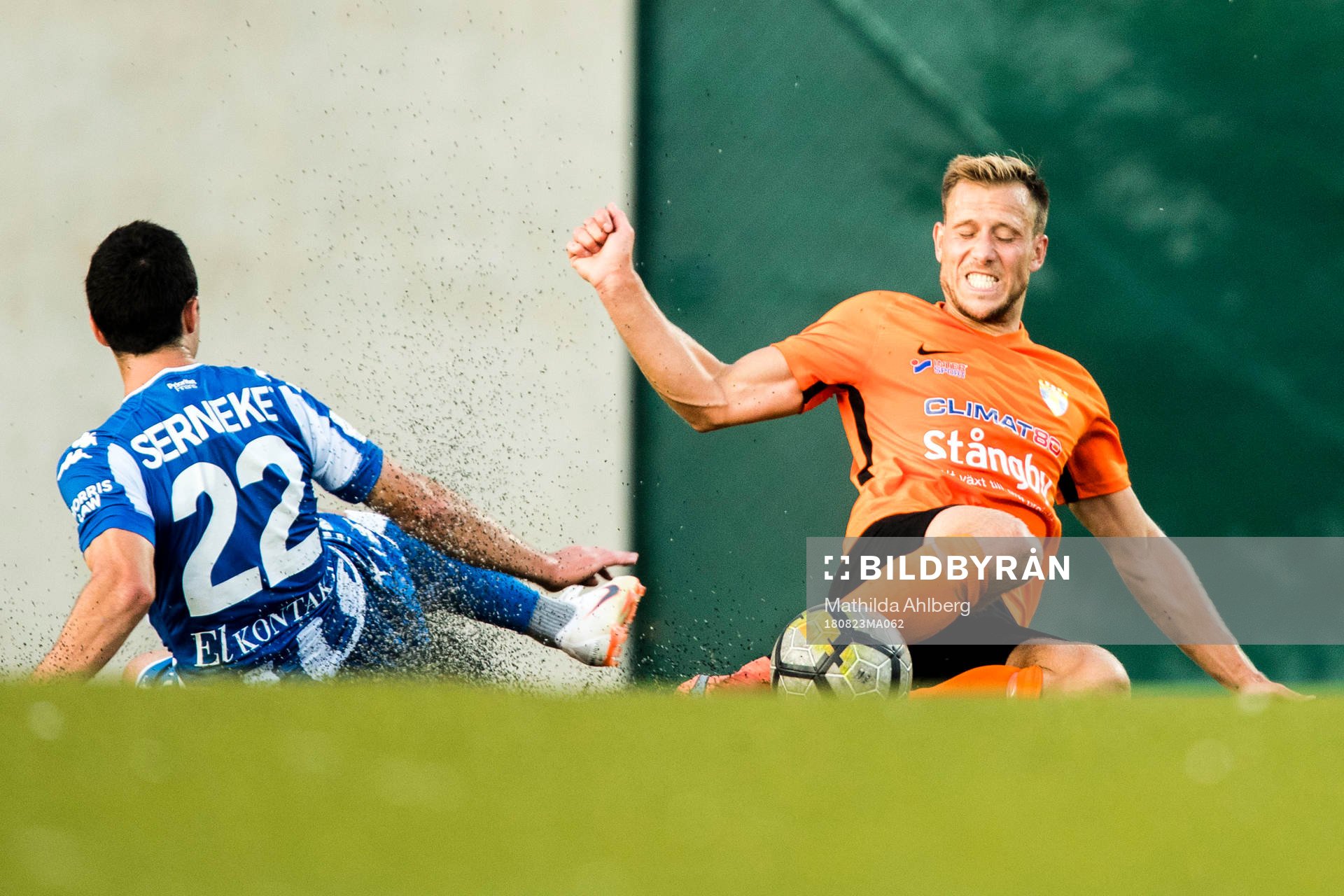 IFK Göteborgs Giorgi Kharaishvili och Torns Adam Olofsson