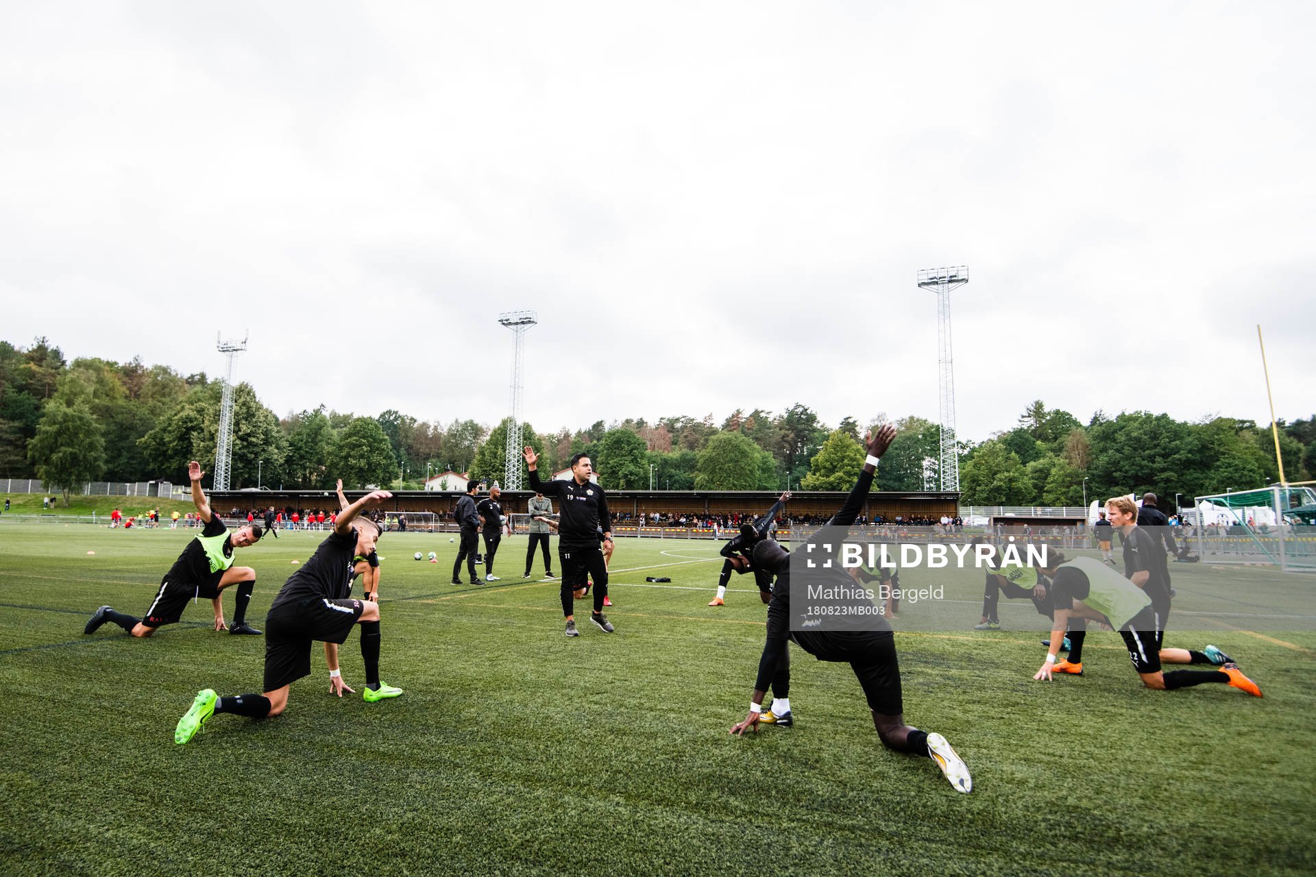 Hisingbackas spelare värmer upp