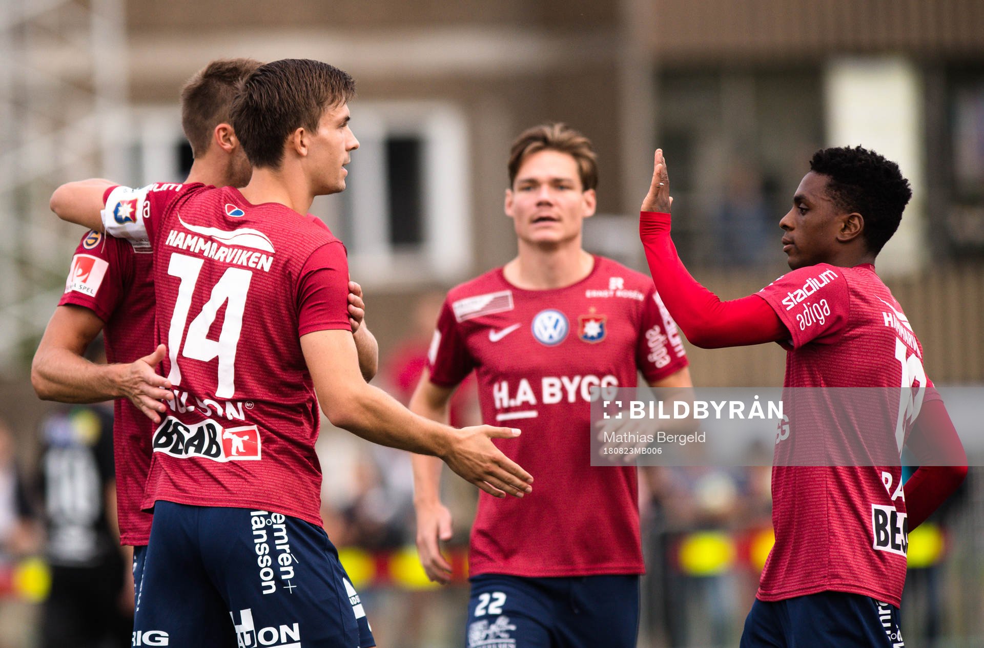Örgrytes Daniel Paulson och Dida Rashidi jublar