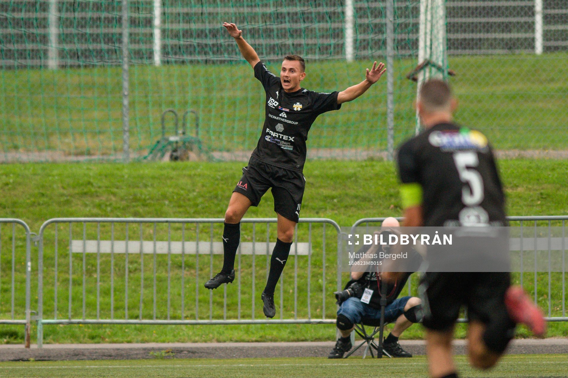 Hisingbackas Haris Skenderovic jublar