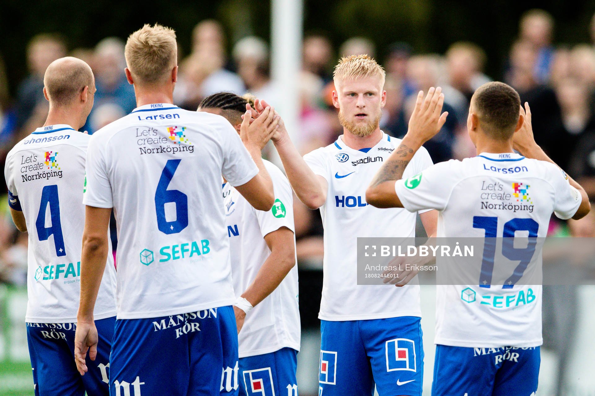 Norrköpings Kalle Holmberg jublar efter 0-1 under fotbollsmatchen i Svenska cupen mellan Brottby och Norrköping den 23 augusti 2018 i Brottby.