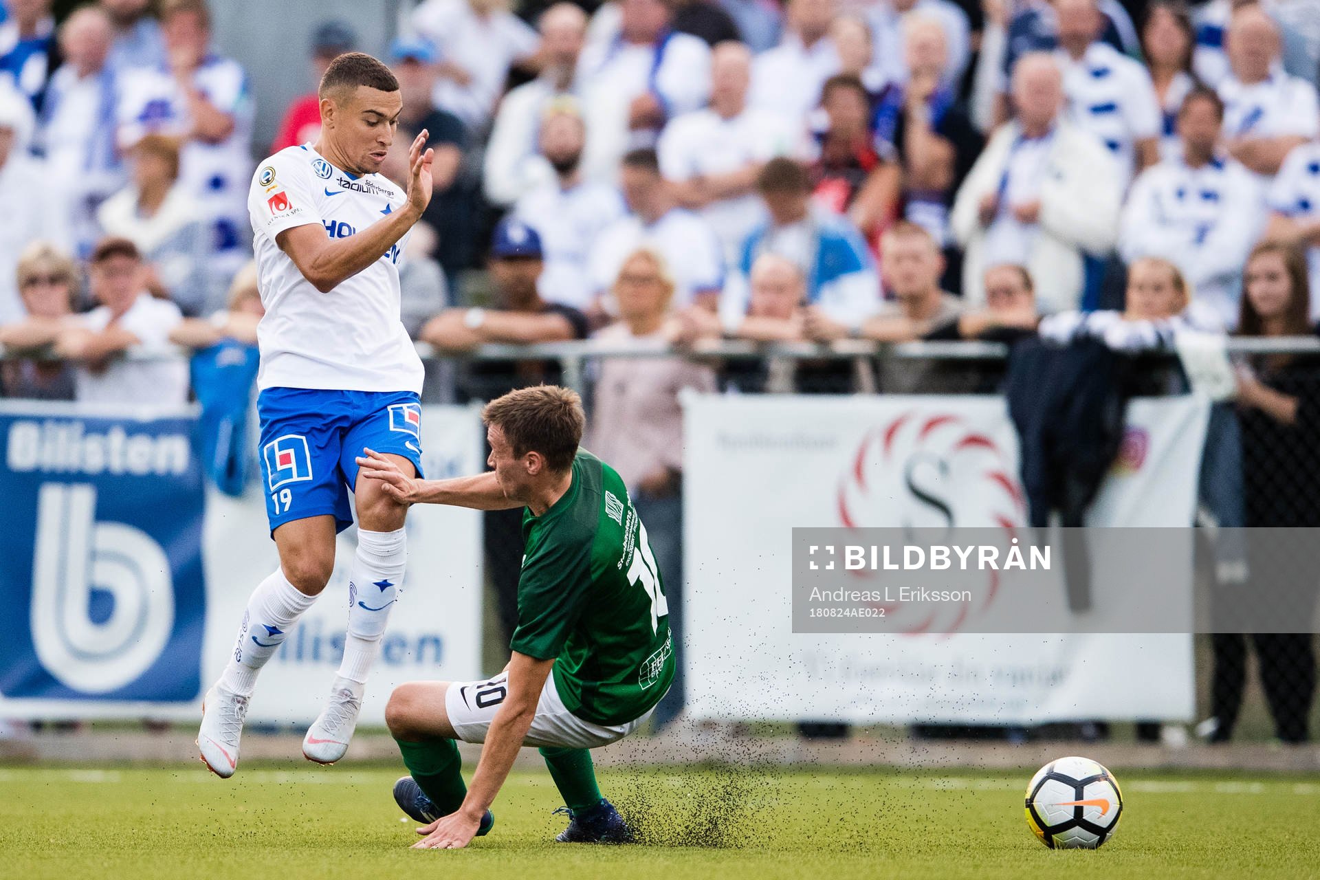 Norrköpings Kalle Holmberg i kamp om bollen med Brottbys