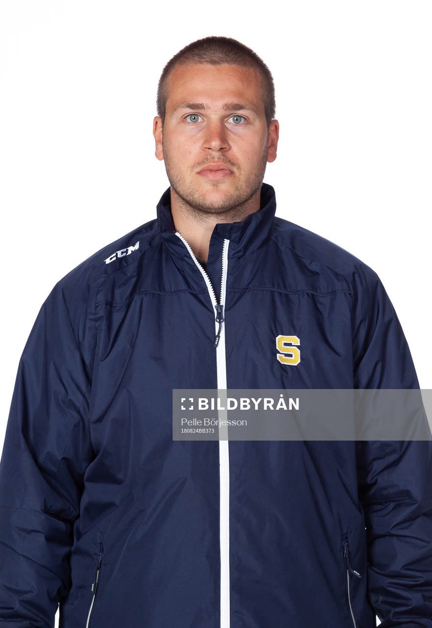 s Assisterande Tränare Dennis Bizic