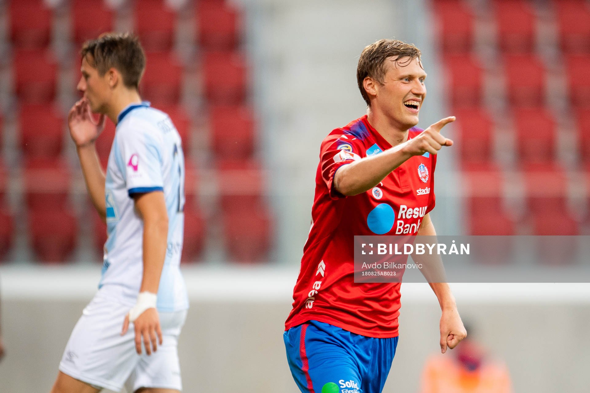 Helsingborgs Anda Runar Bjärnason jublar medan en av