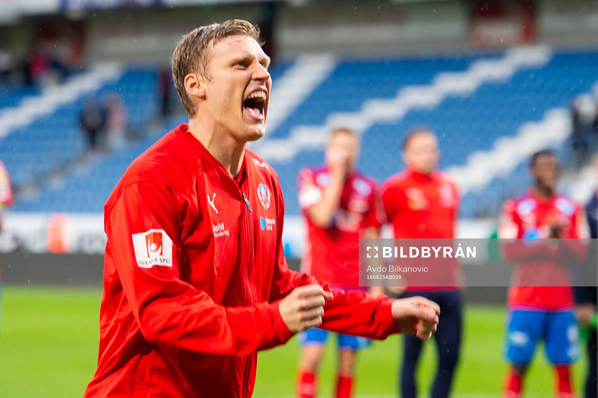 Helsingborgs Anda Runar Bjärnason jublar efter slutsignalen under fotbollsmatchen i Superettan mellan Helsingborg och Gefle den 25 augusti 2018 i Helsingborg.
