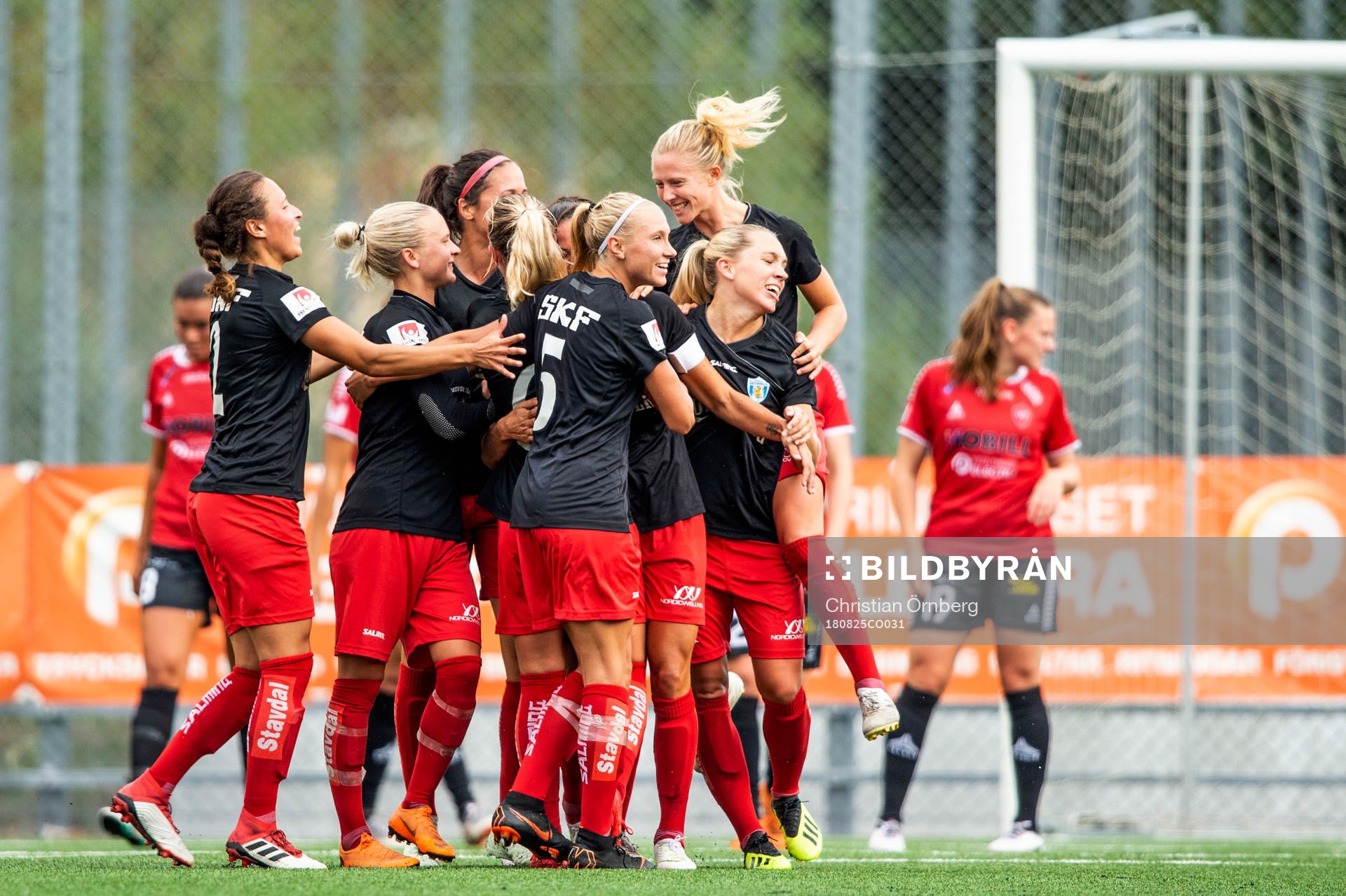 Jubel i Göteborg efter 0-2 under fotbollsmatchen i Damallsvenskan mellan LB07 och Kopparbergs/Göteborg den 25 augusti 2018 i Malmö.