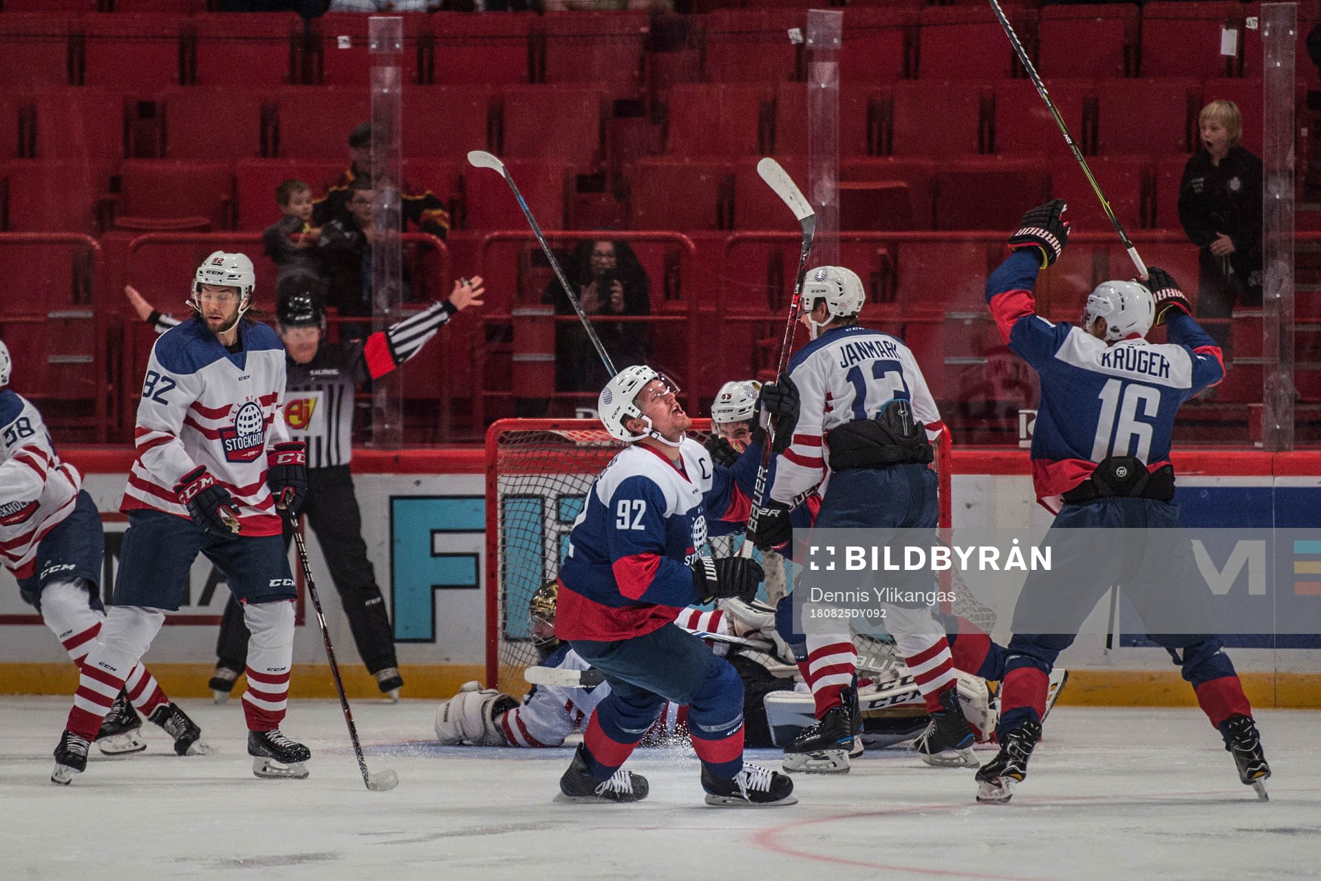 forward Gabriel Landeskog missar en jättechans
