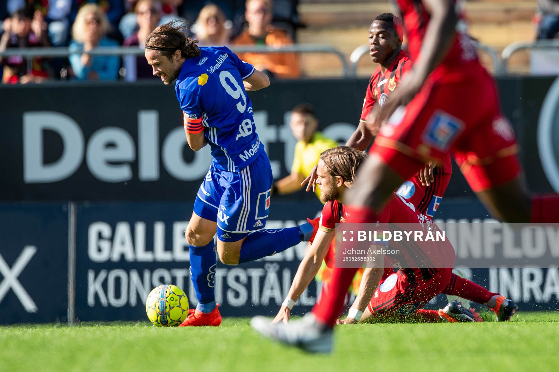 Sundsvalls Linus Hallenius och Östersunds Tom Pettersson i