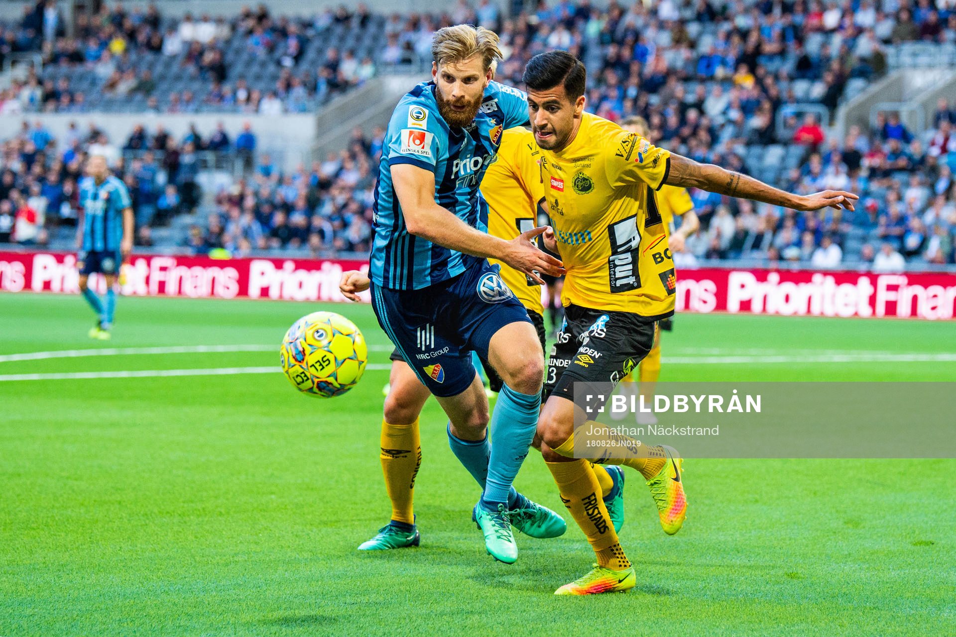 Djurgårdens Niklas Gunnarsson och Elfsborgs Rami Kaib i en