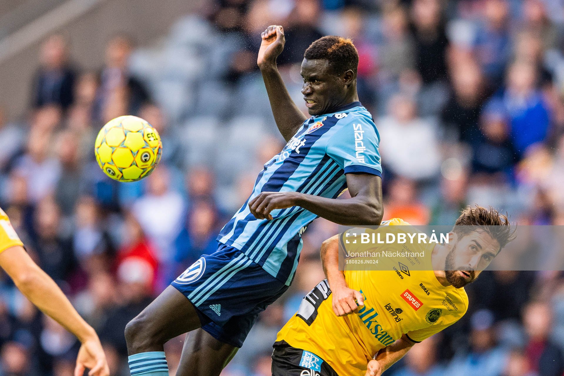 Djurgårdens Aliou Badji och Elfsborgs Frederik Holst i en