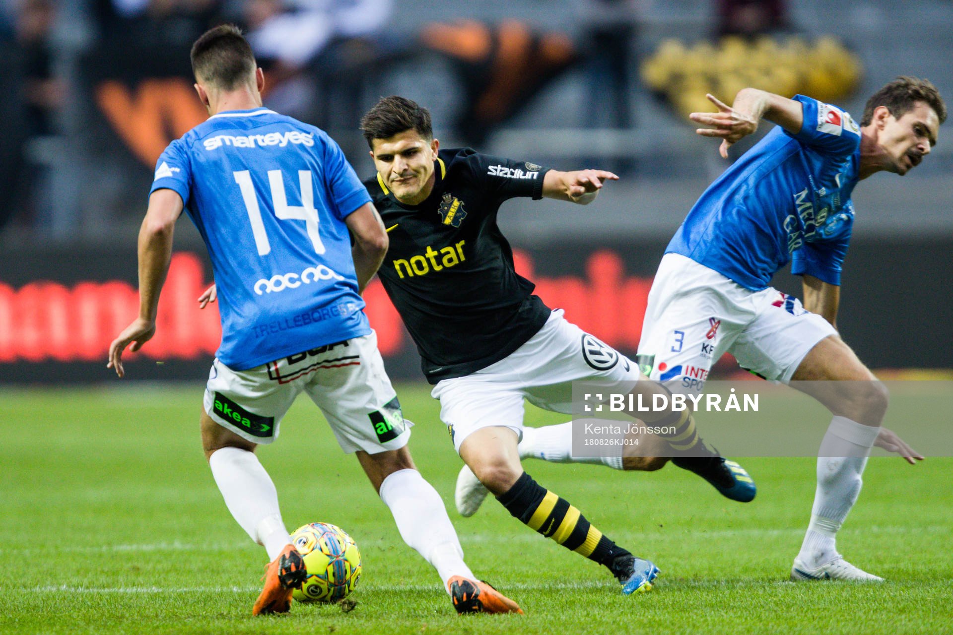 s Tarik Elyounoussi i en kamp mot Trelleborgs Alexander