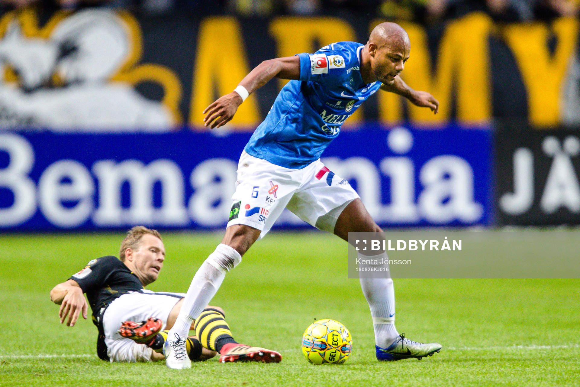 s Per Karlsson och Trelleborgs Salif Camara Jönsson