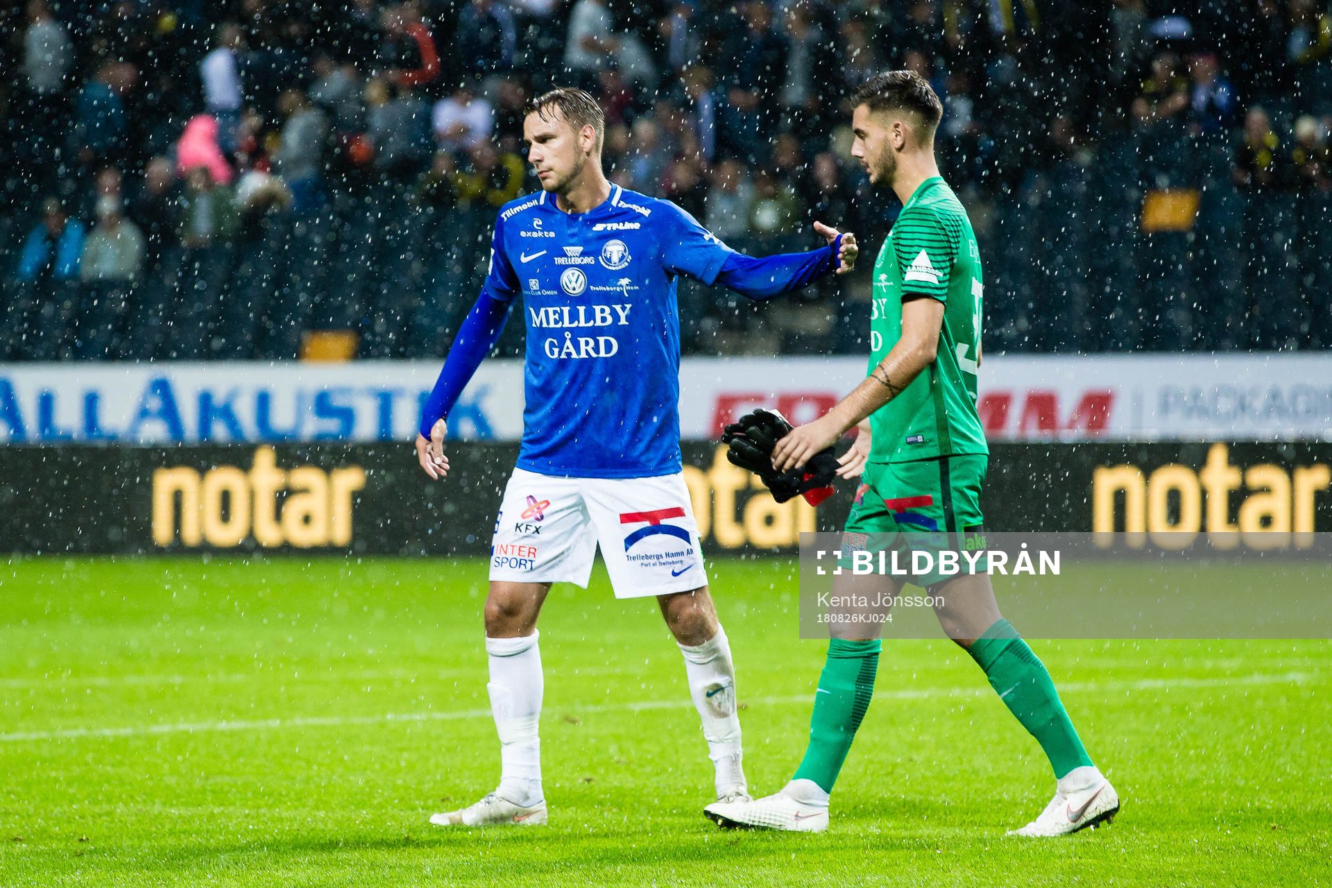 Trelleborgs Jasmin Sudic deppar med målvakt Marko Johansson