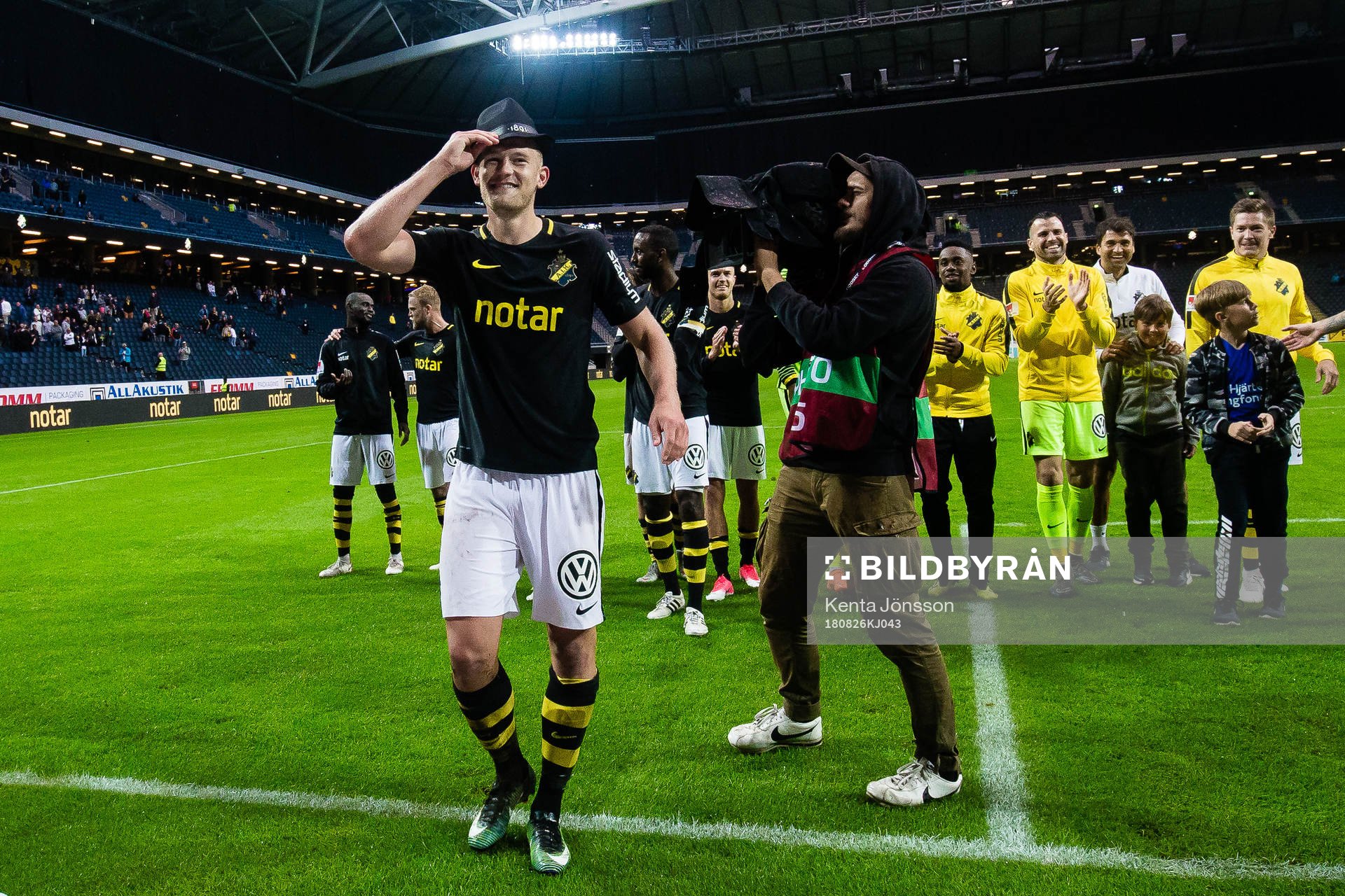 s Robin Jansson jublar