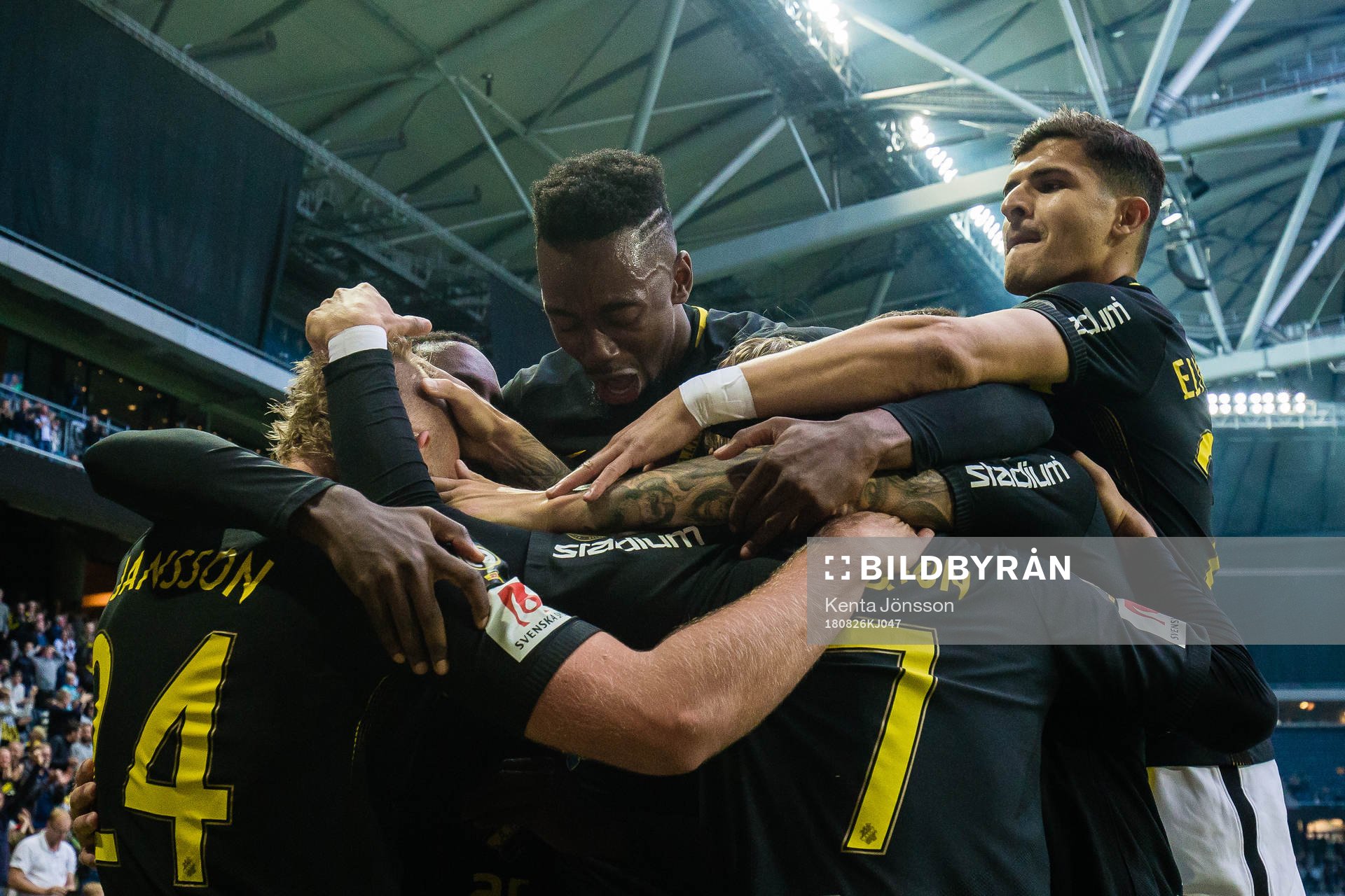s Robin Jansson jublar med , Kristoffer Olsson, Heradi