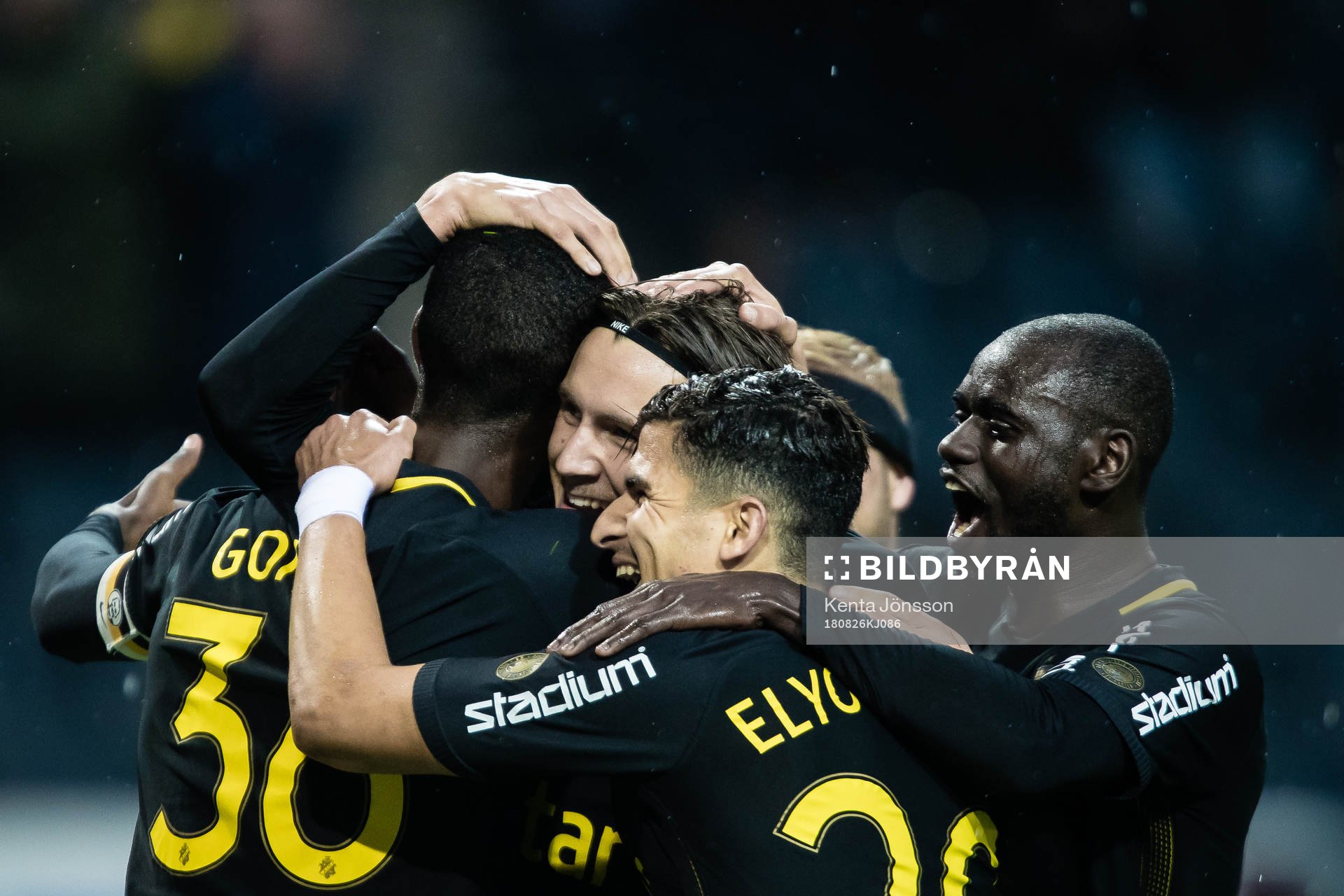 s Henok Goitom jublar med Kristoffer Olsson, Tarik