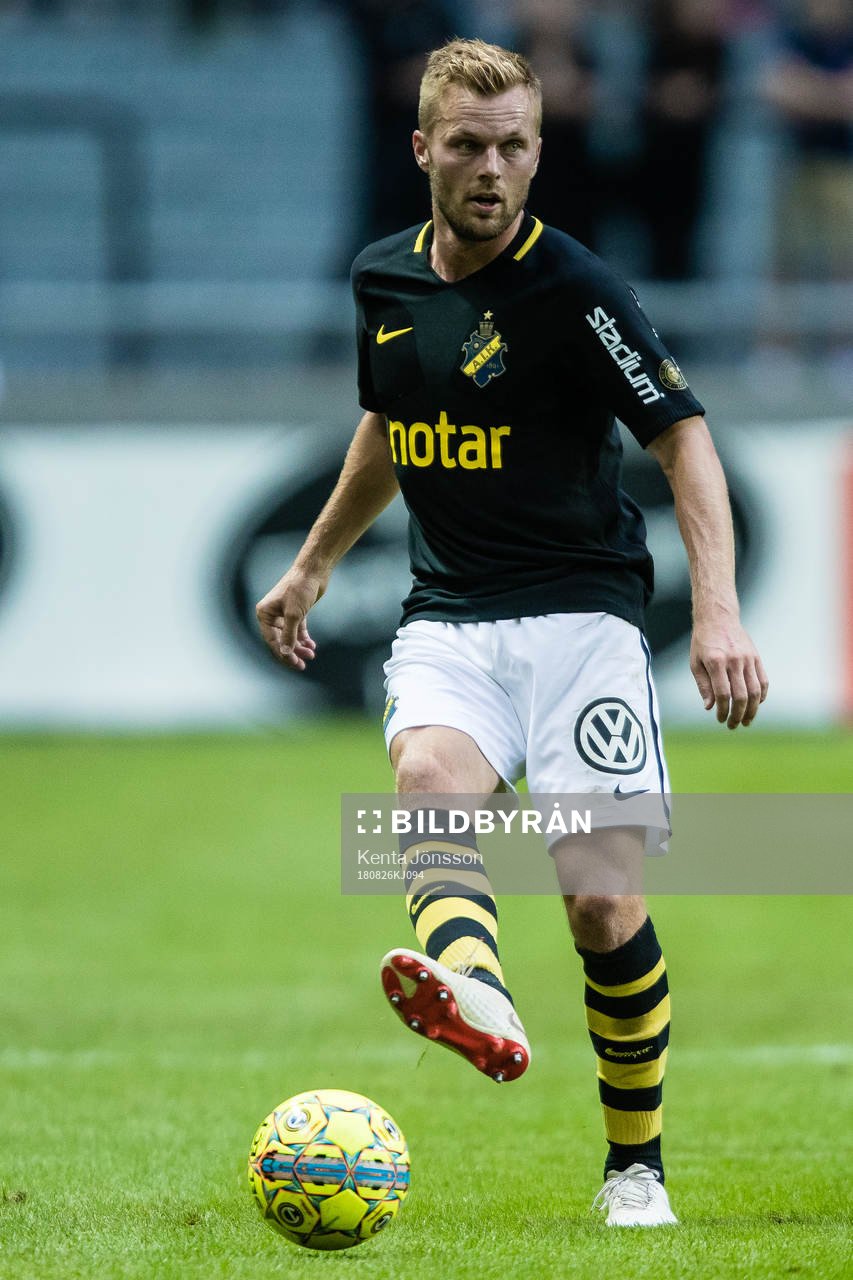 s Sebastian Larsson