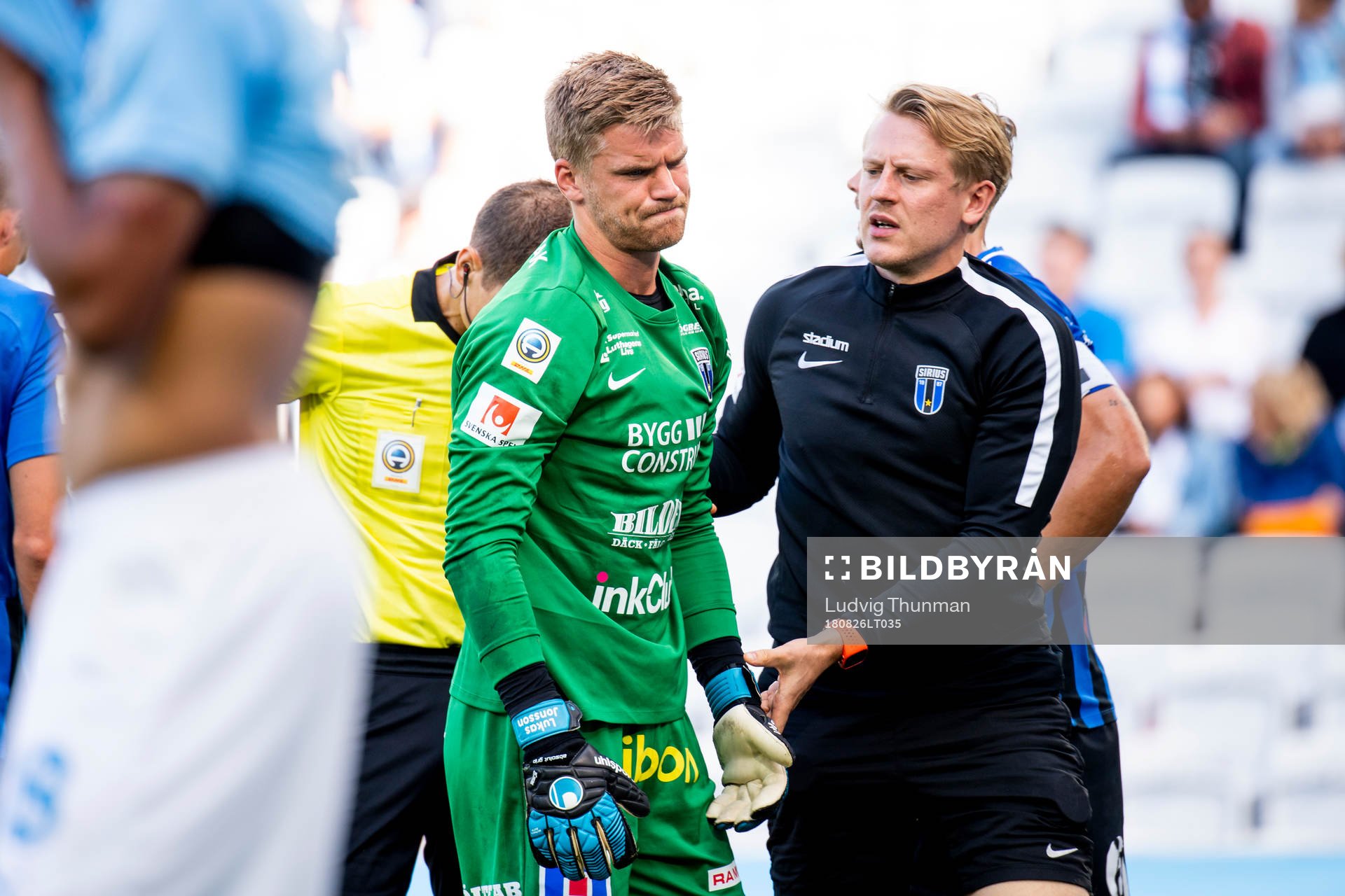 Sirius målvakt Lukas Jonsson ses till