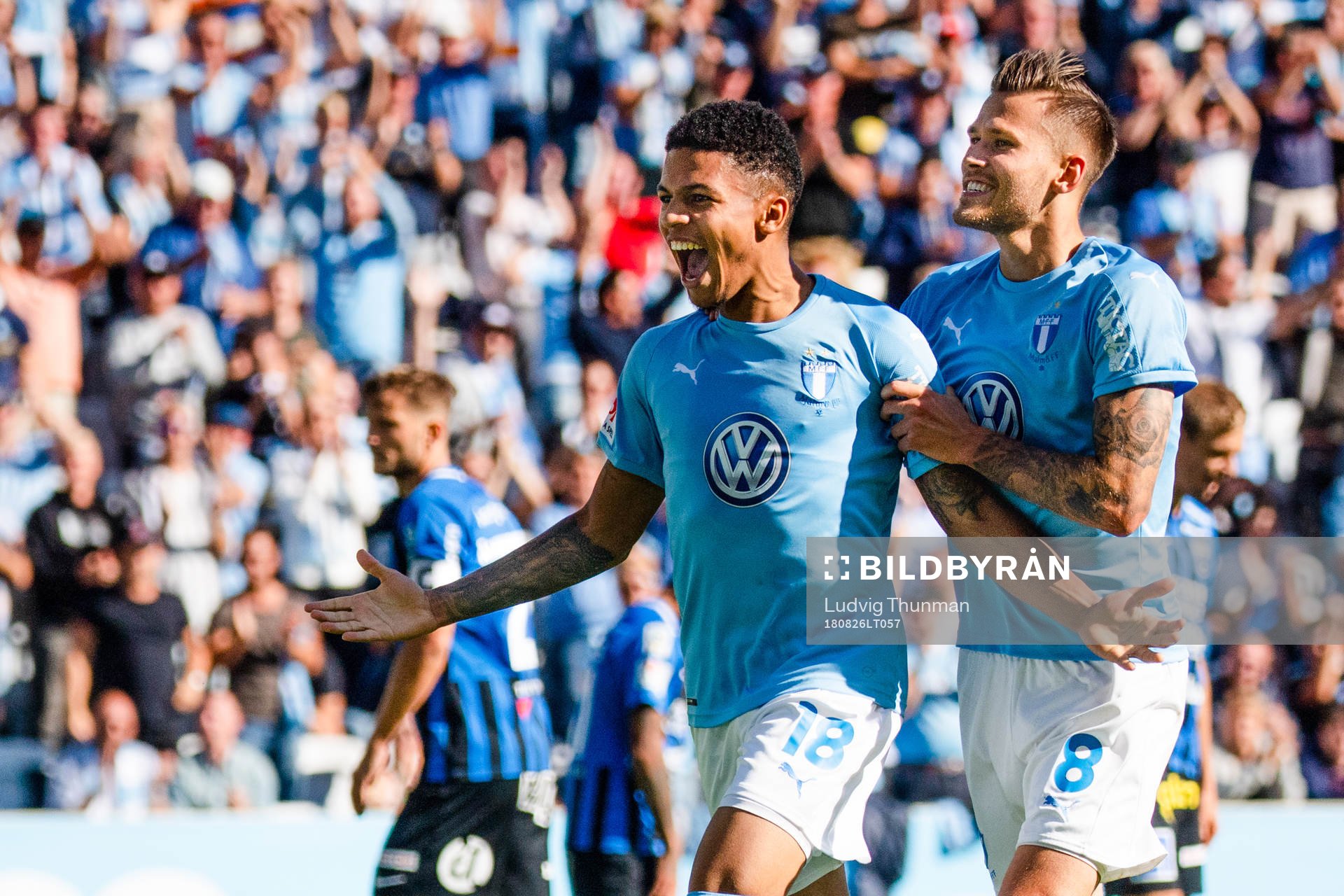 Malmö FFs  Romain Gall och Arnór Ingvi Traustason  jublar