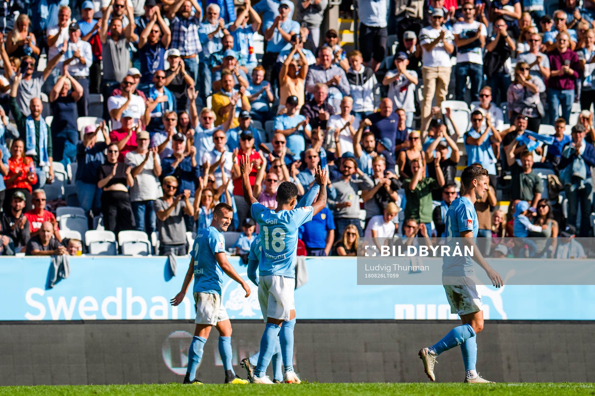 Malmö FFs  Romain Gall jublar med publiken