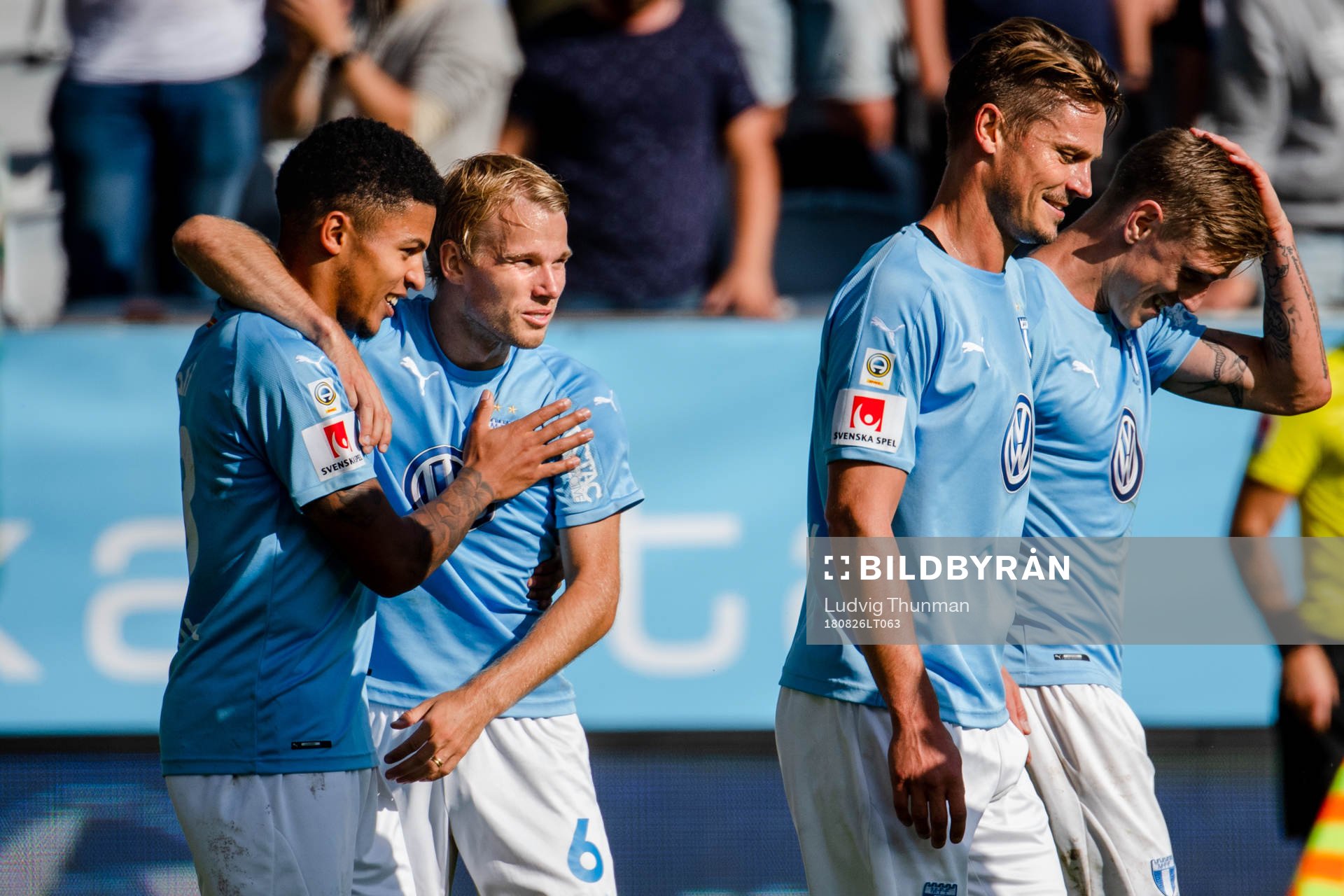 Malmö FFs Romain Gall jublar med Oscar Lewicki , Markus