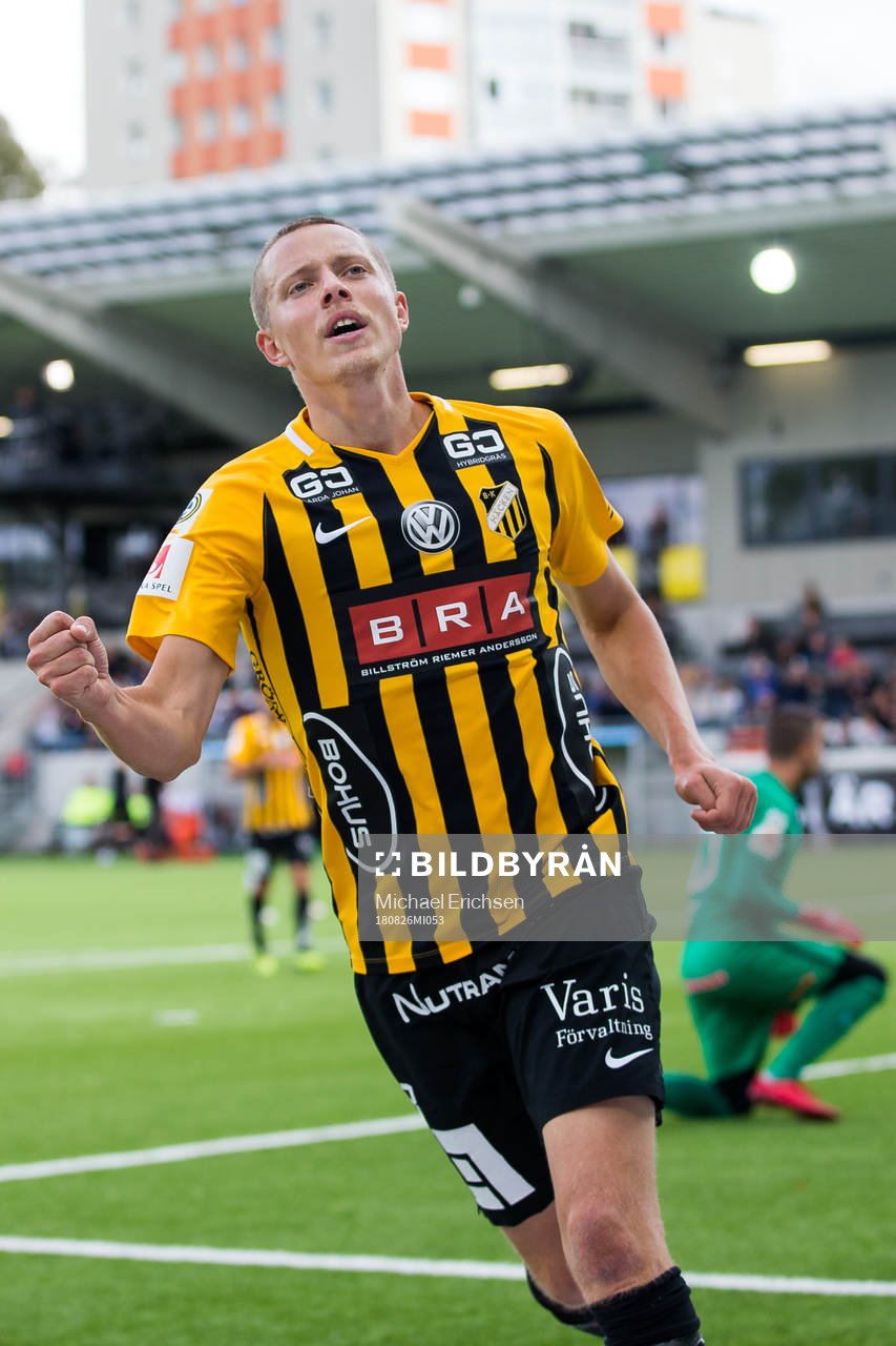 Häckens Viktor Lundberg jublar