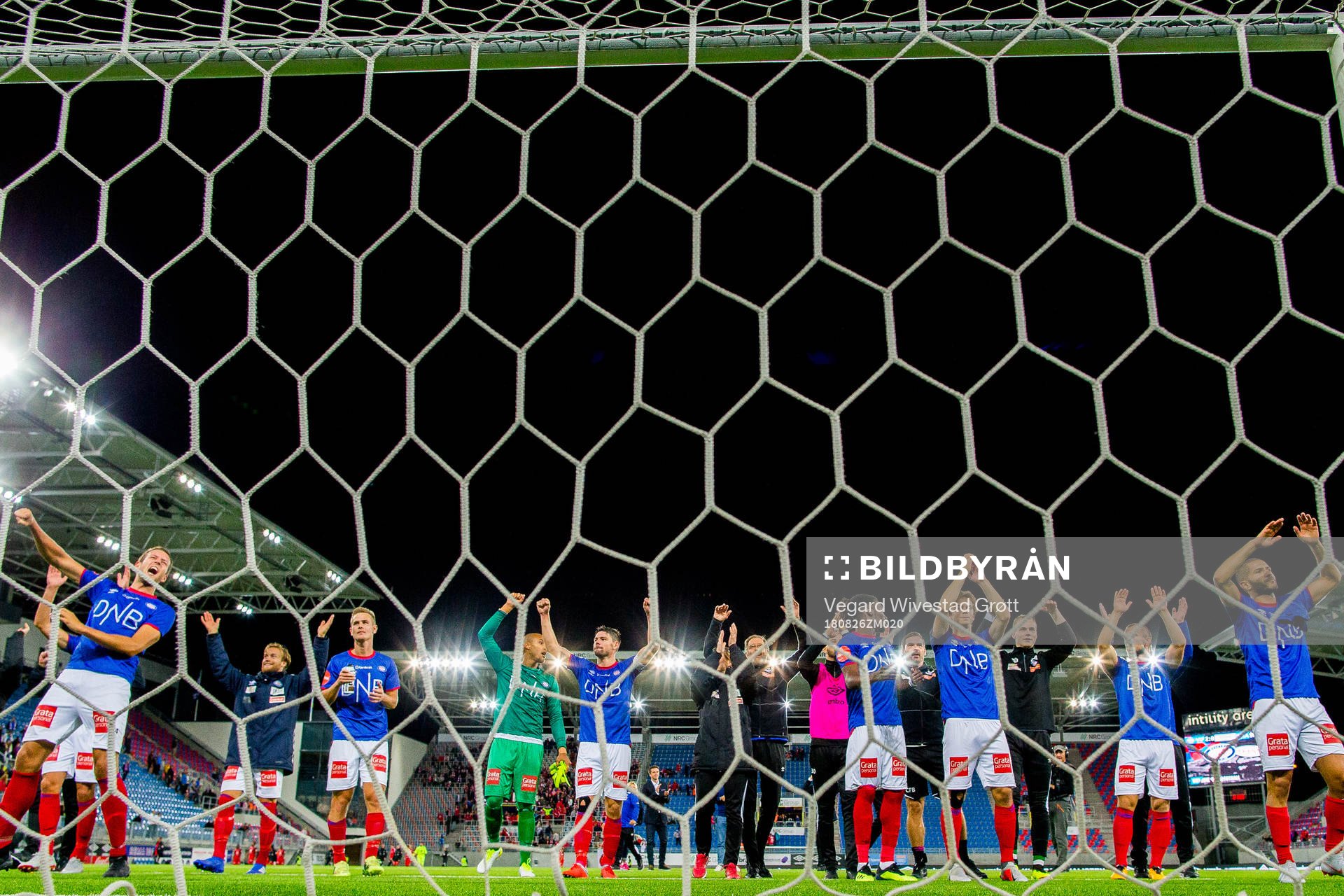Players of Vålerenga celebrate after the Eliteserien match between Vålerenga and Brann on August 26, 2018 in Oslo.