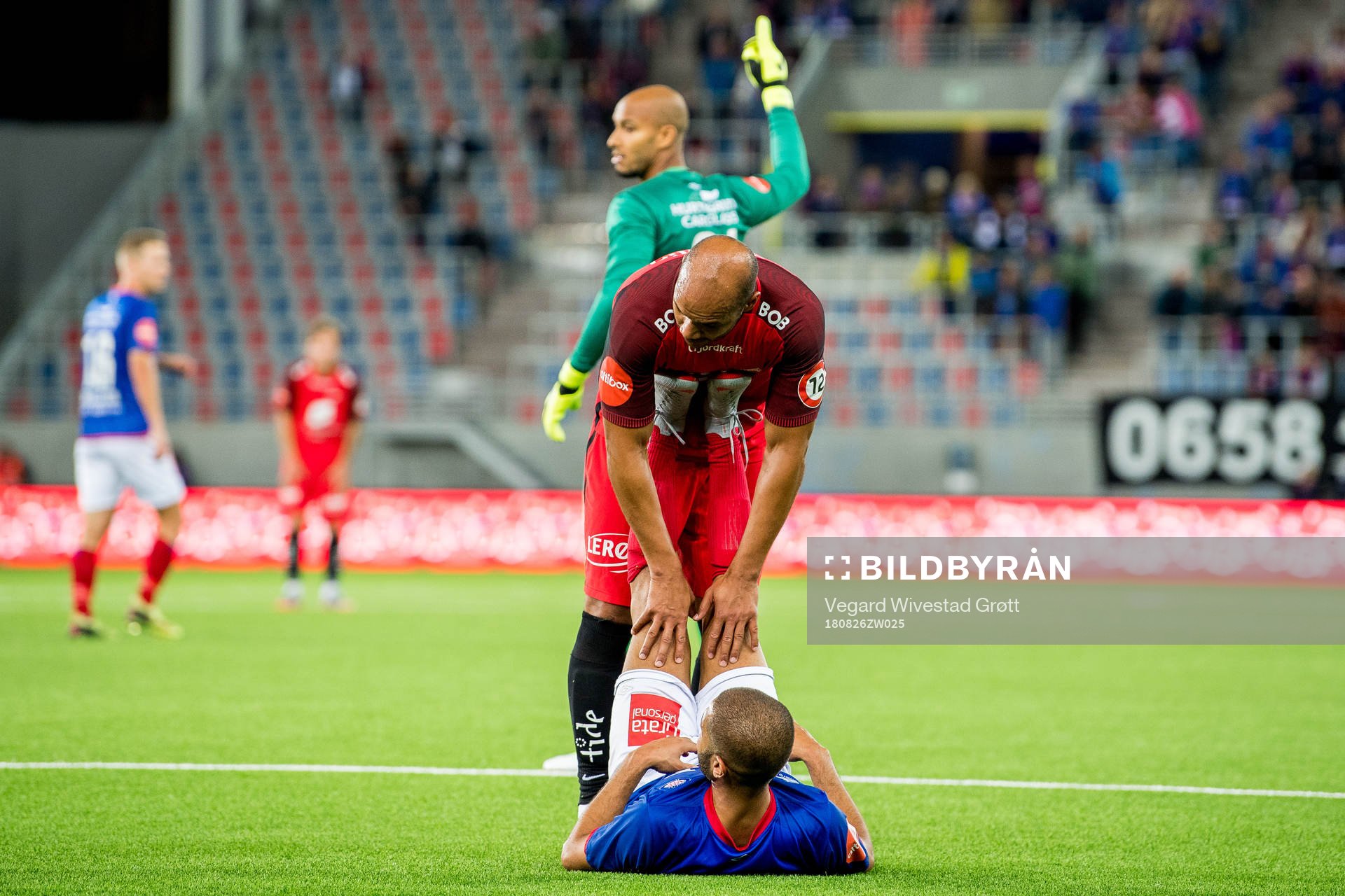 Daniel Braaten of Brann and Amin Nouri of Vålerenga