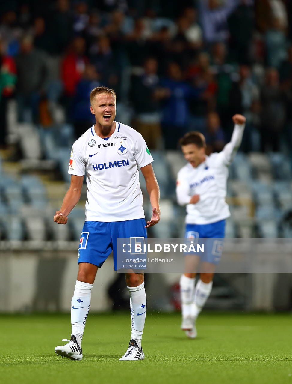 Kasper Larsen och Simon Skrabb jublar