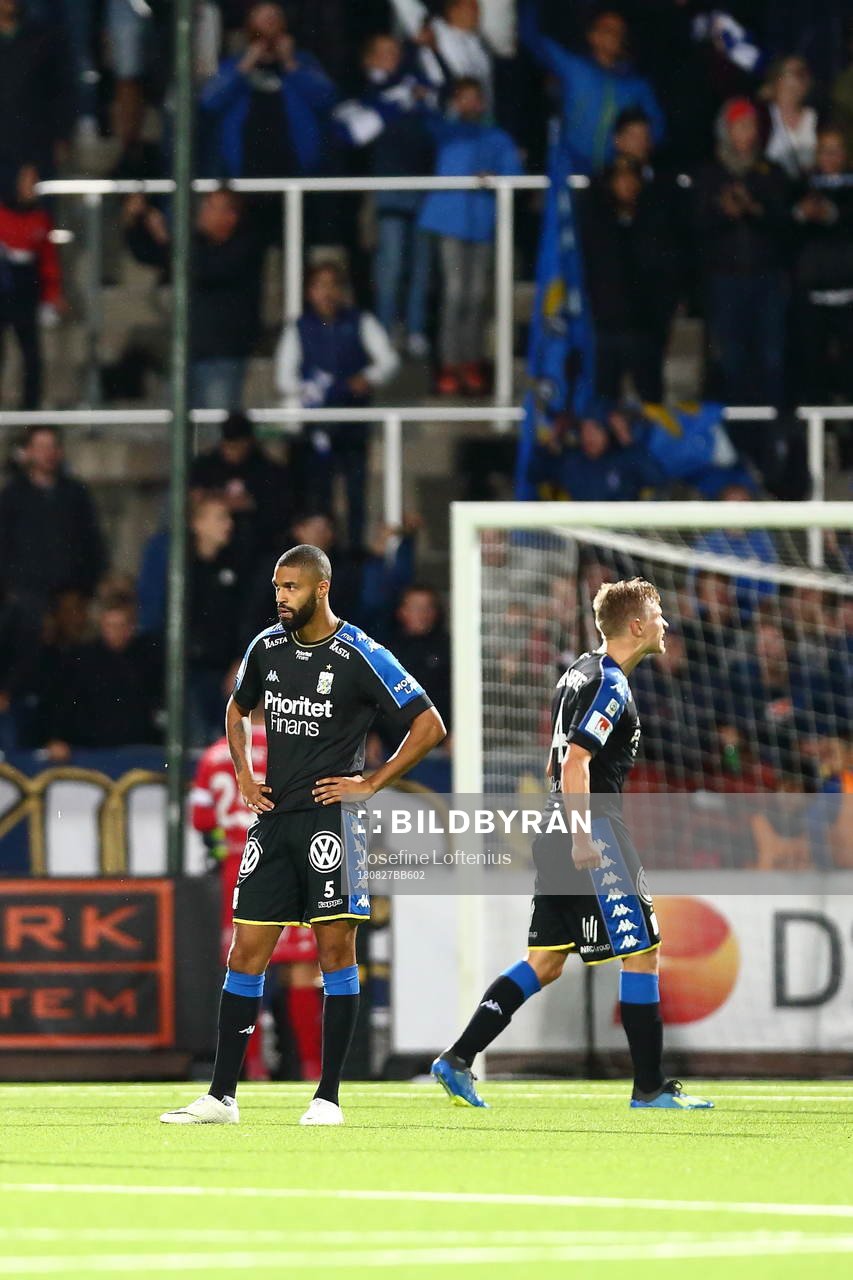 IFK Göteborgs Kristopher Da Graca och Carl Starfelt deppar