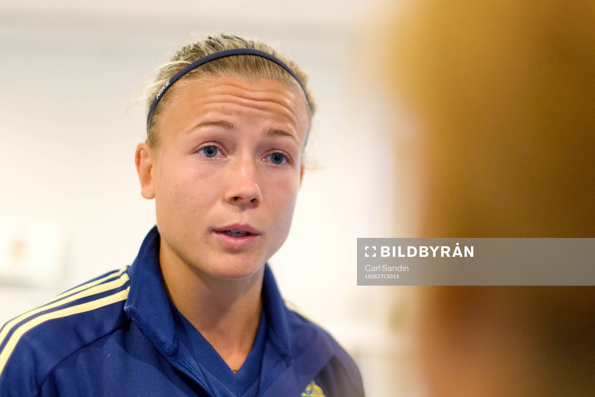 Hanna Glas blir intervjuad