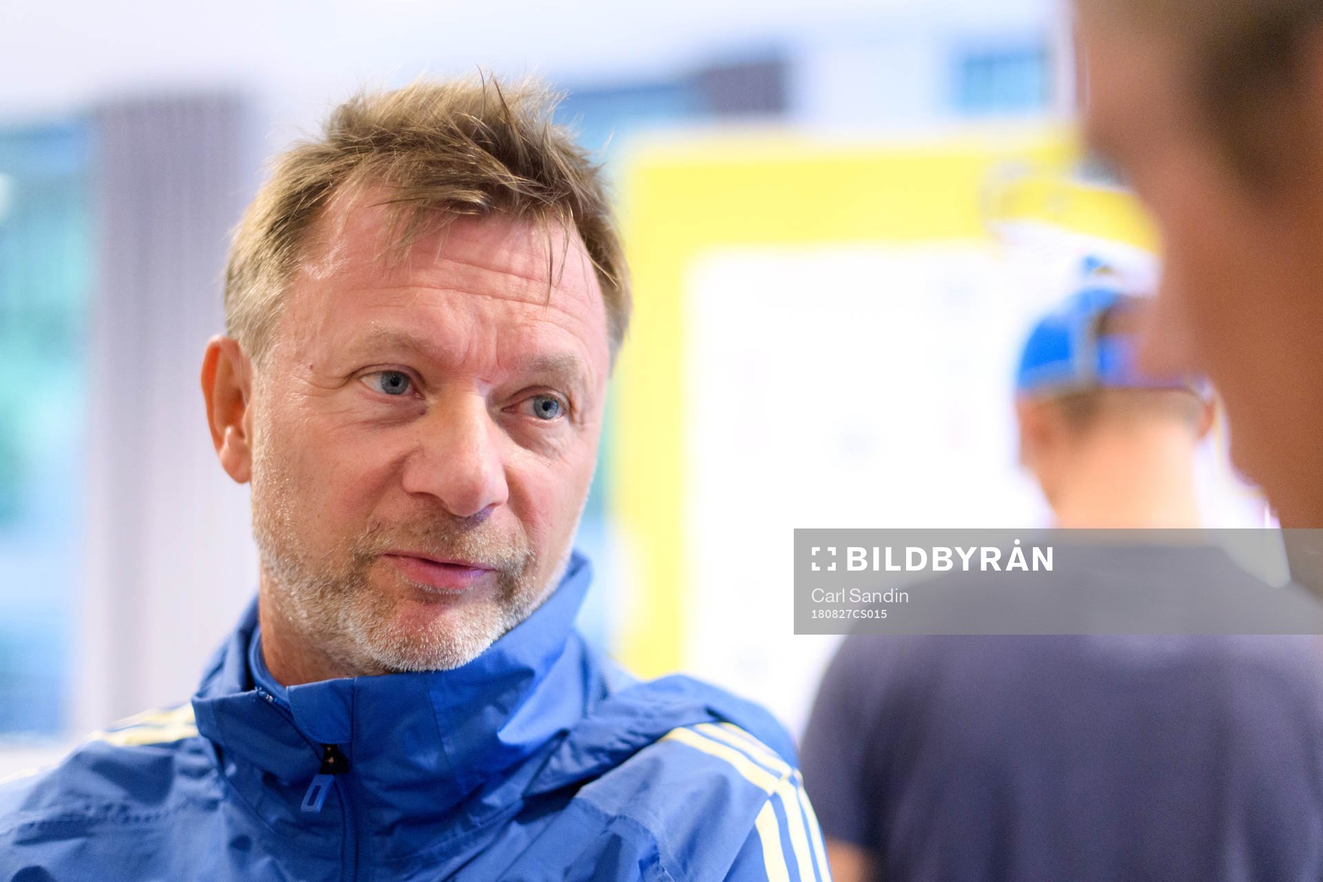 Förbundskapten Peter Gerhardsson blir intervjuad