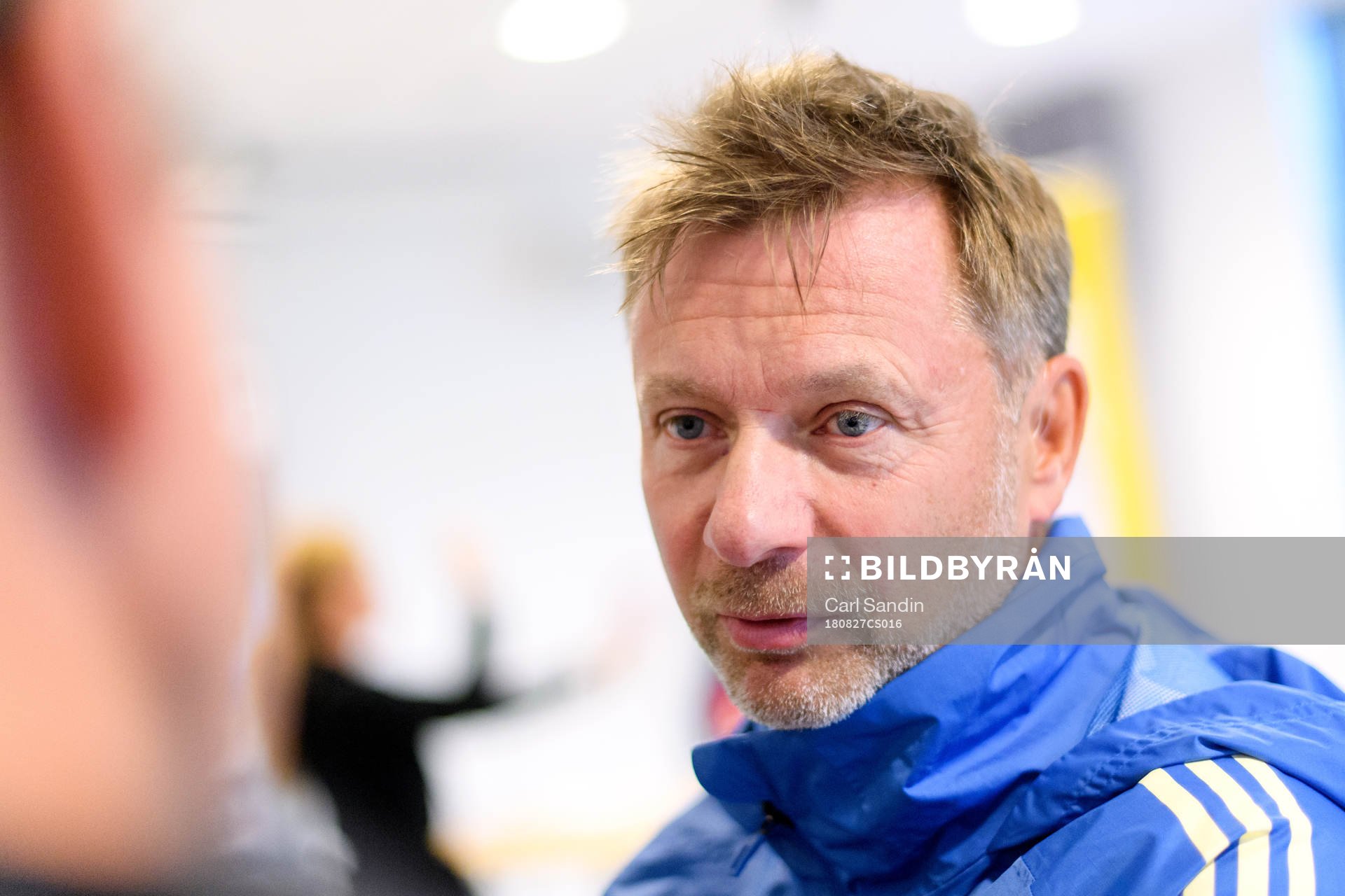 Förbundskapten Peter Gerhardsson blir intervjuad efter en träning med det svenska damlandslaget i fotboll den 27 augusti 2018 i Göteborg.
