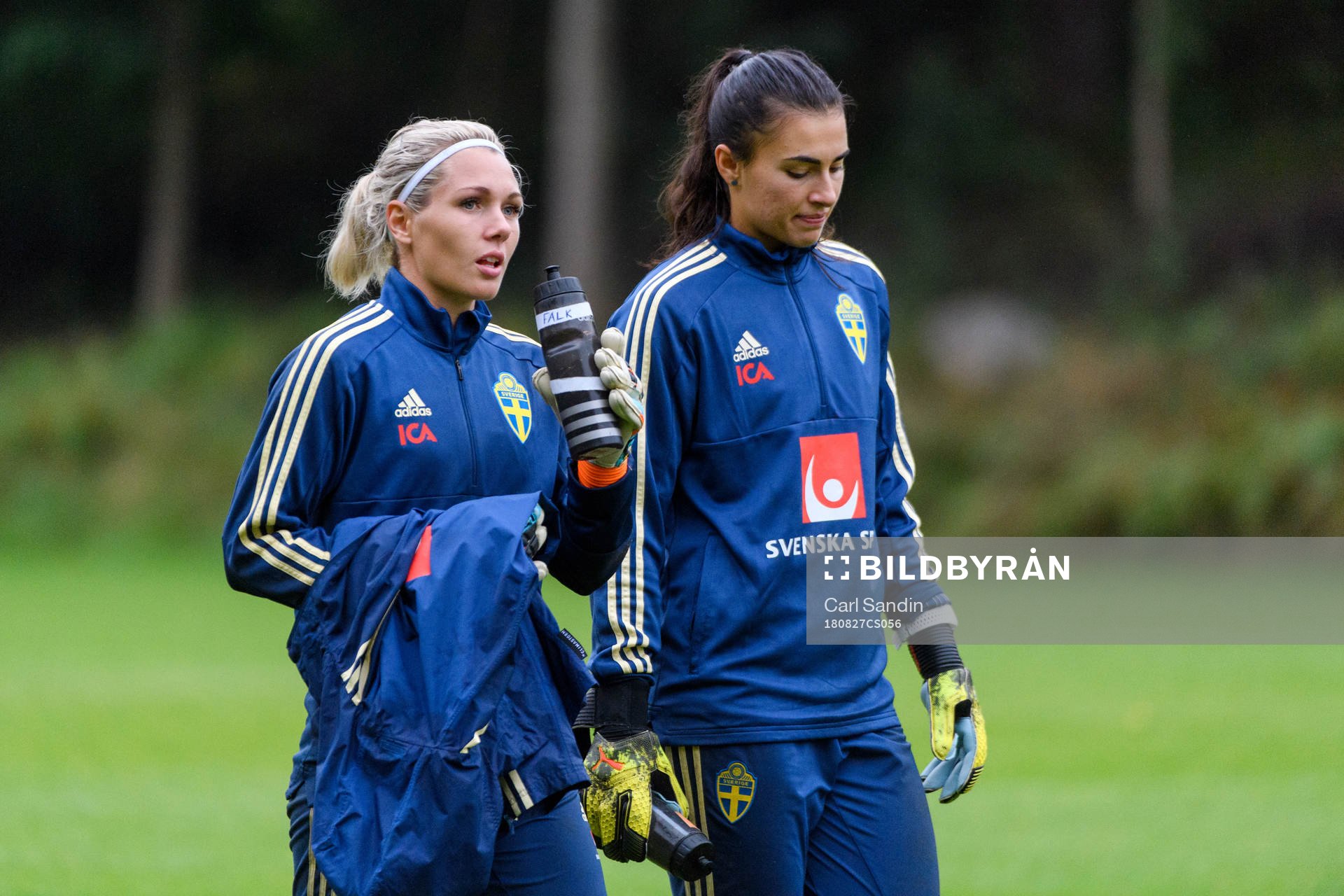Målvakt Jennifer Falk och Zecira Musovic