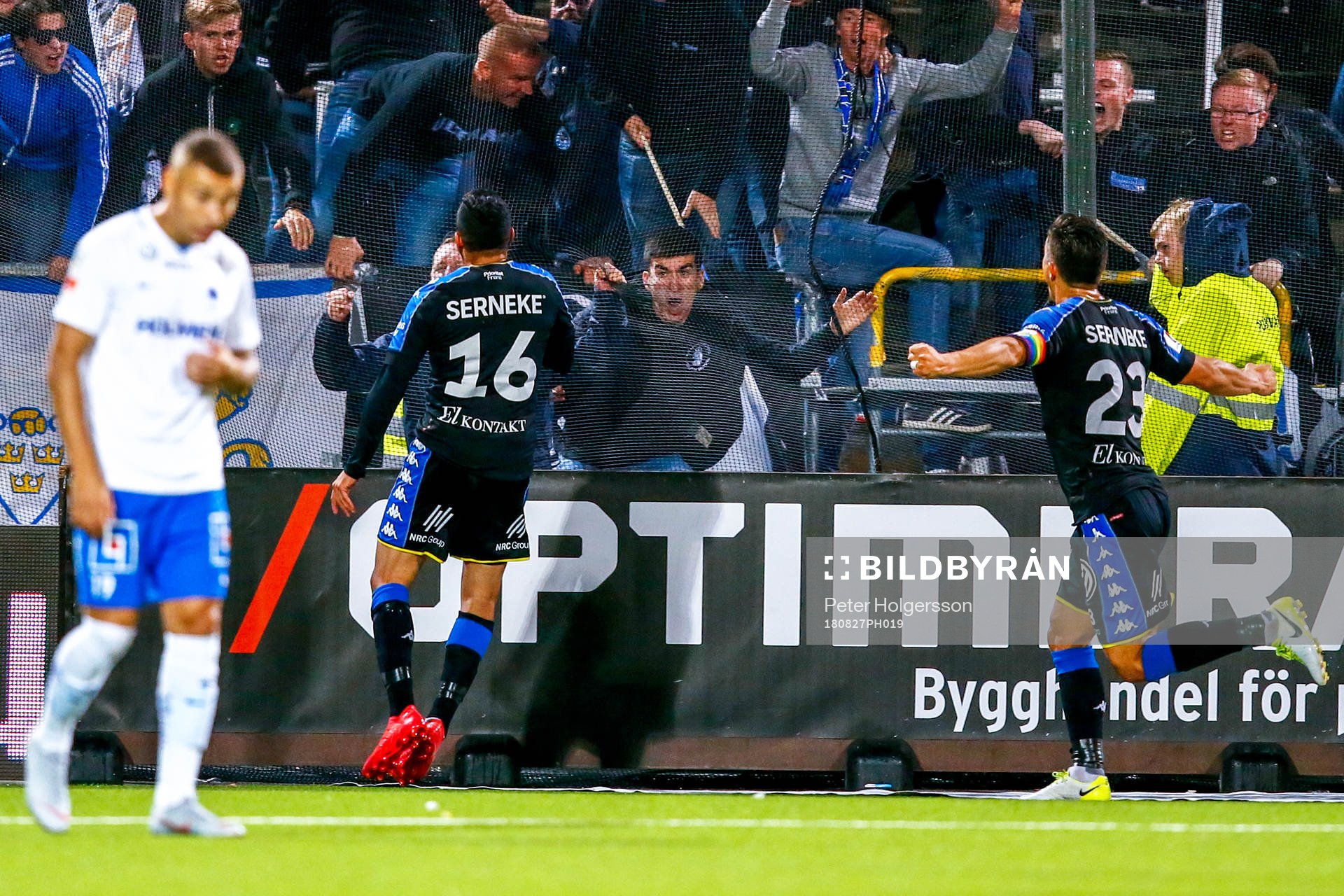 IFK Göteborgs Sargon Abraham jublar med lagkamrater