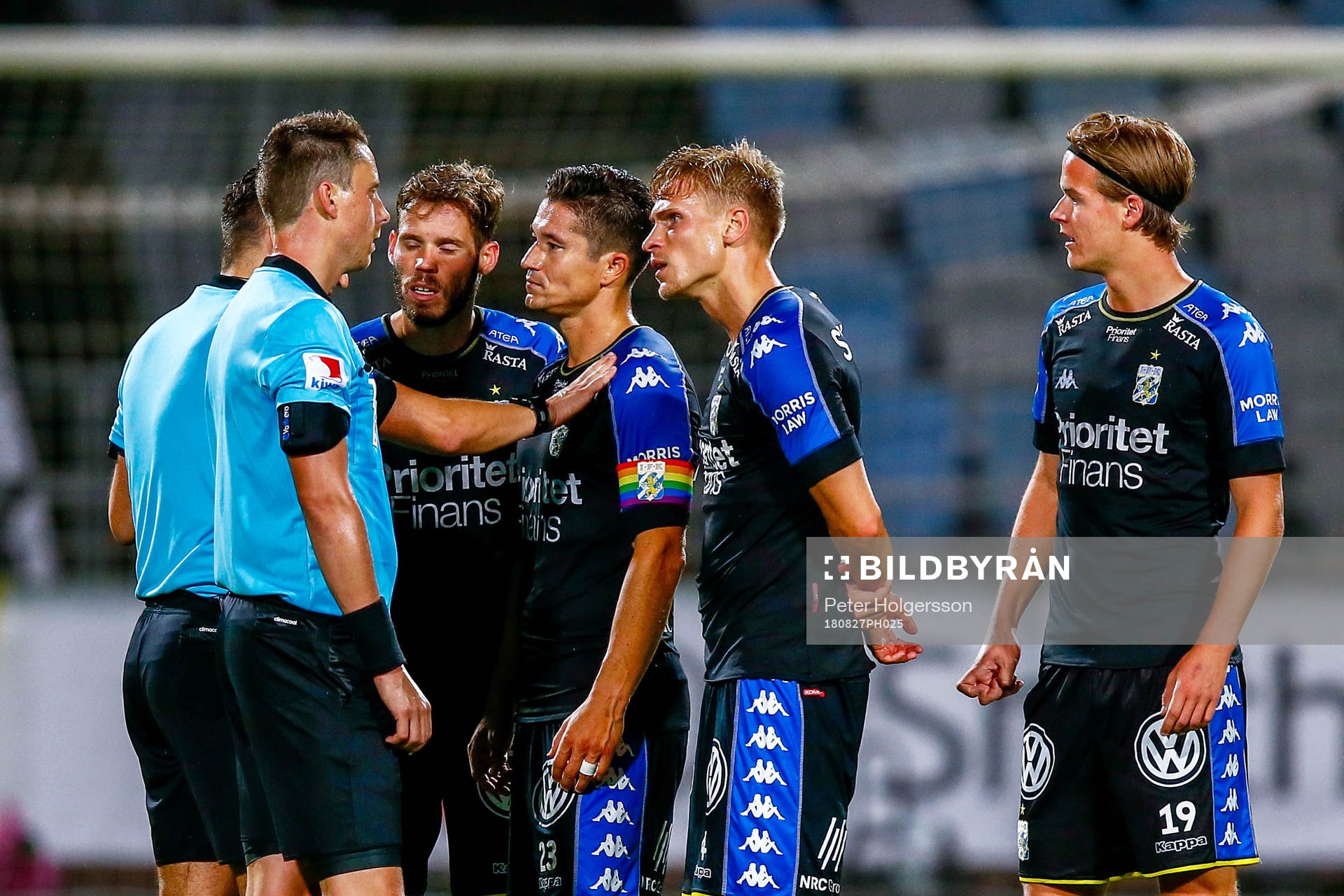 Vilda protester från IFK Göteborgs spelare med lagkapten