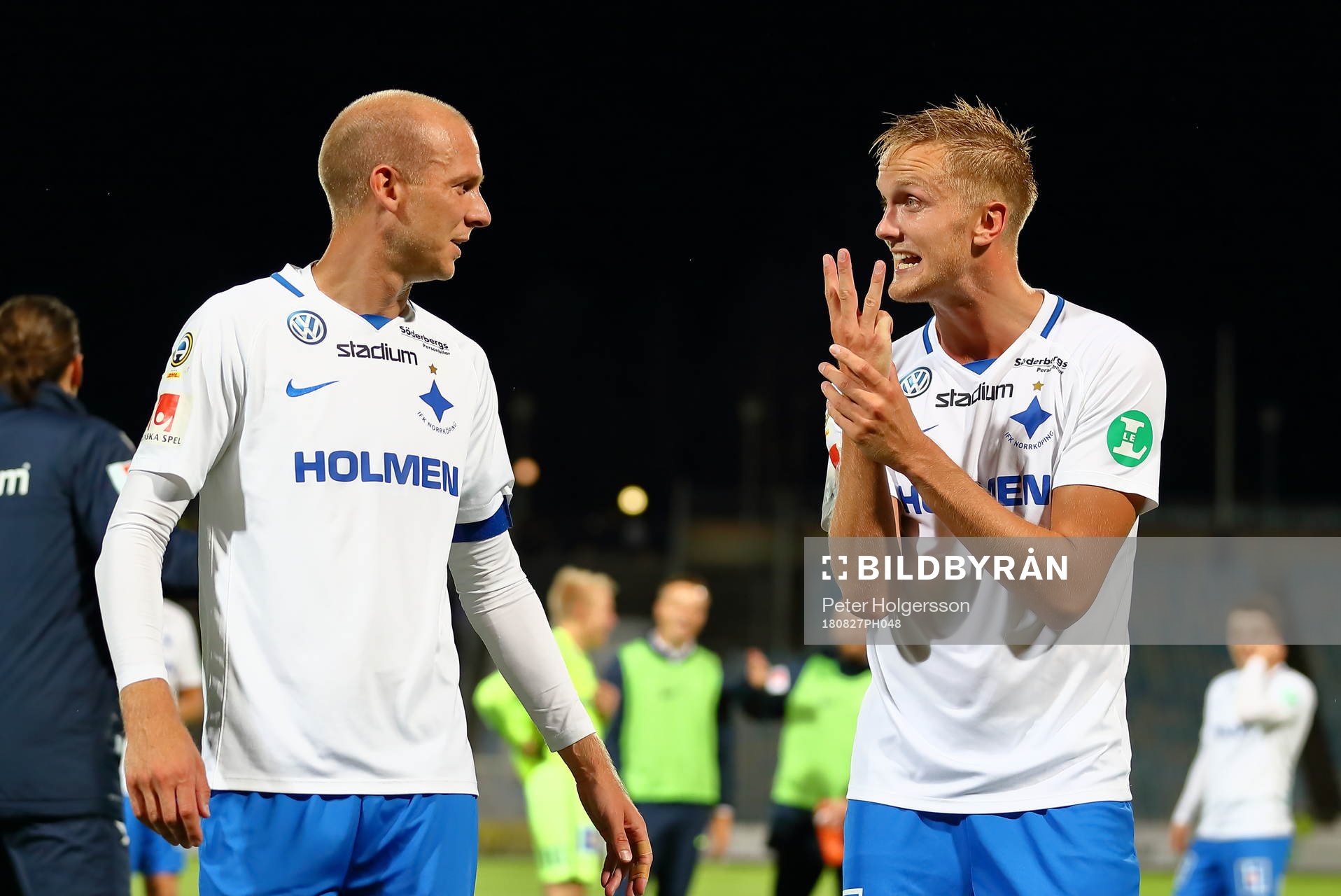 Norrköpings Kasper Larsen  jublar med Andreas Johansson
