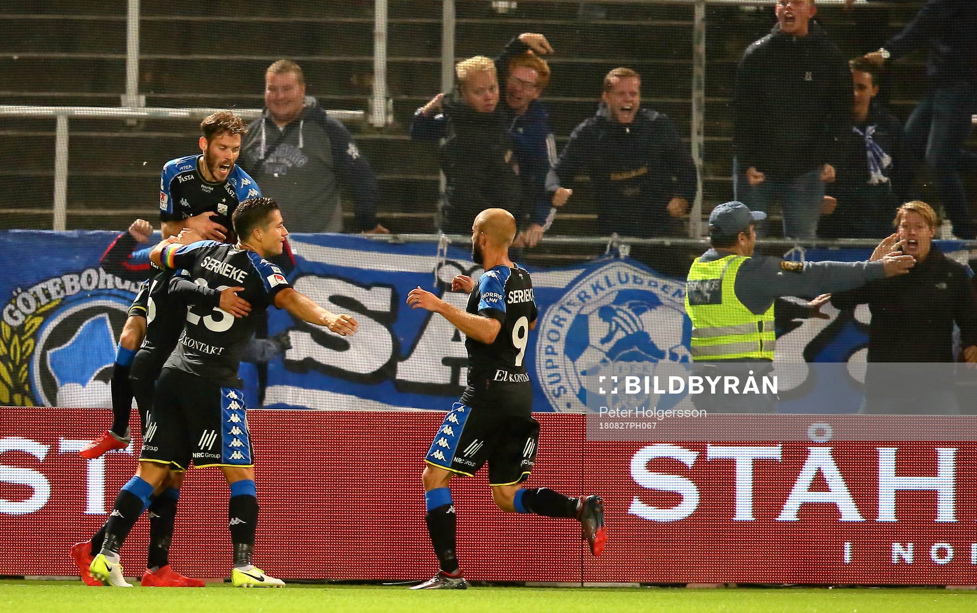 IFK Göteborgs spelare jublar