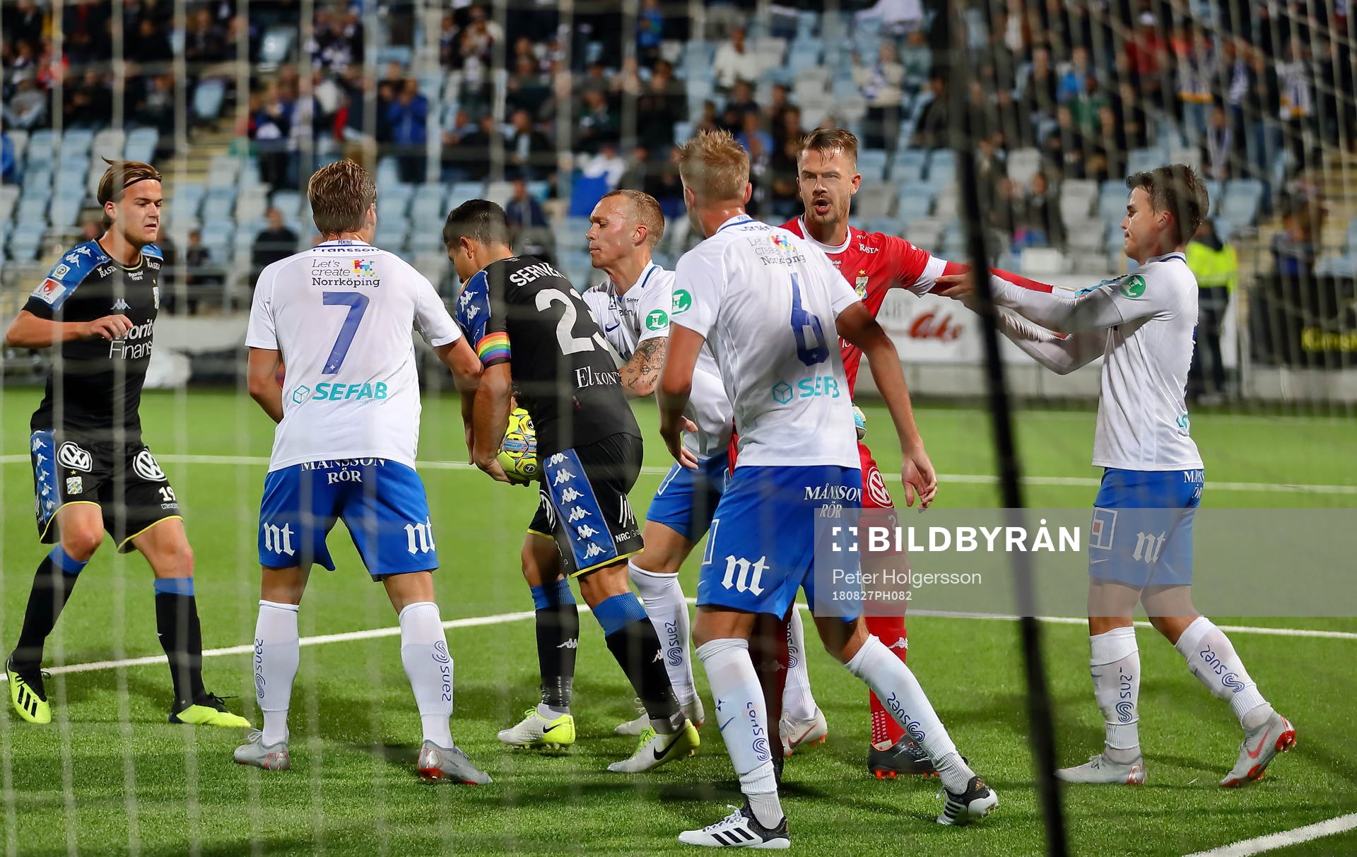 IFK Göteborgs David Boo Wiklander tar bollen