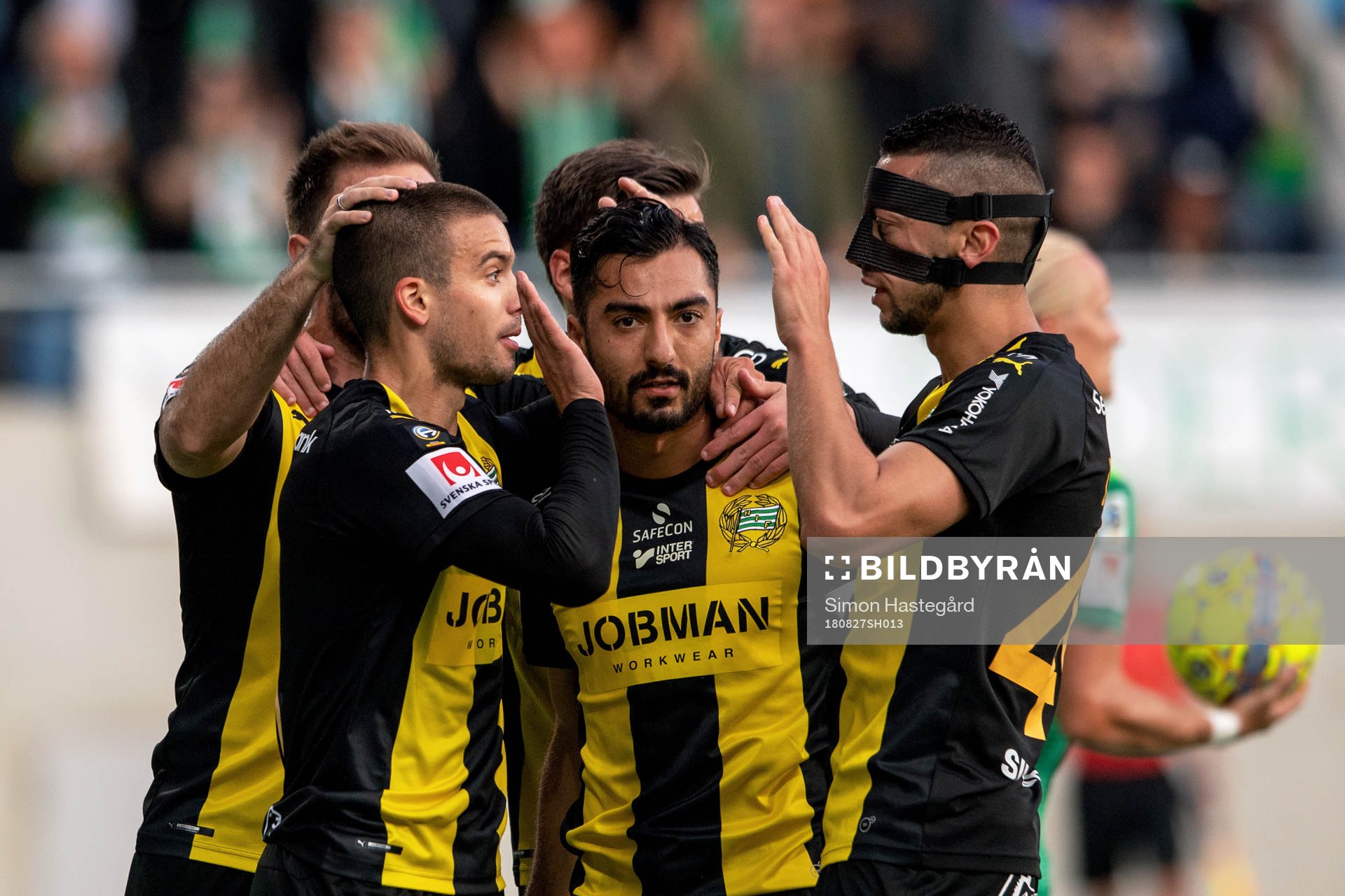 Hammarbys Jiloan Hamad jublar med lagkamrater