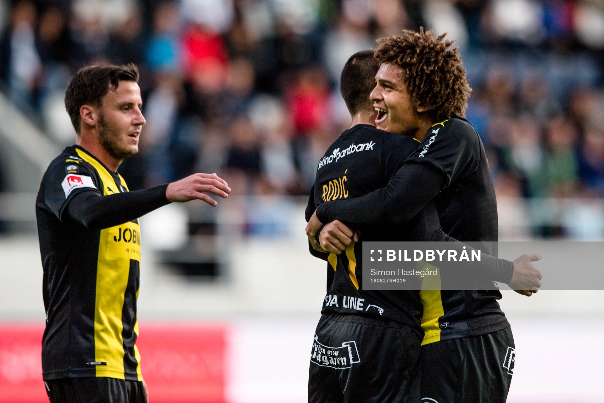 Hammarbys Jeppe Andersen och Neto Borges jublar med