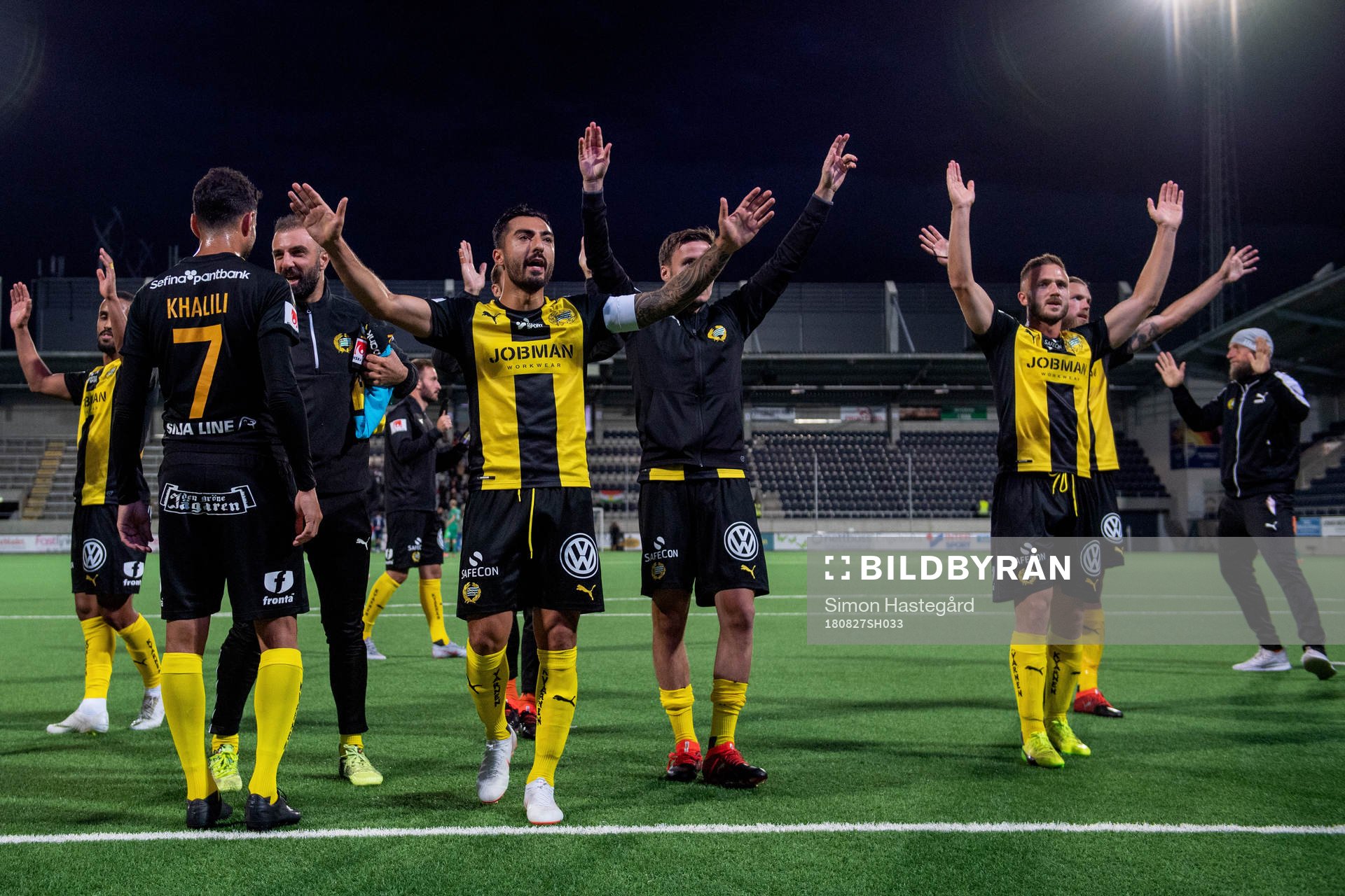 Hammarbys Jiloan Hamad jublar med lagkamrater